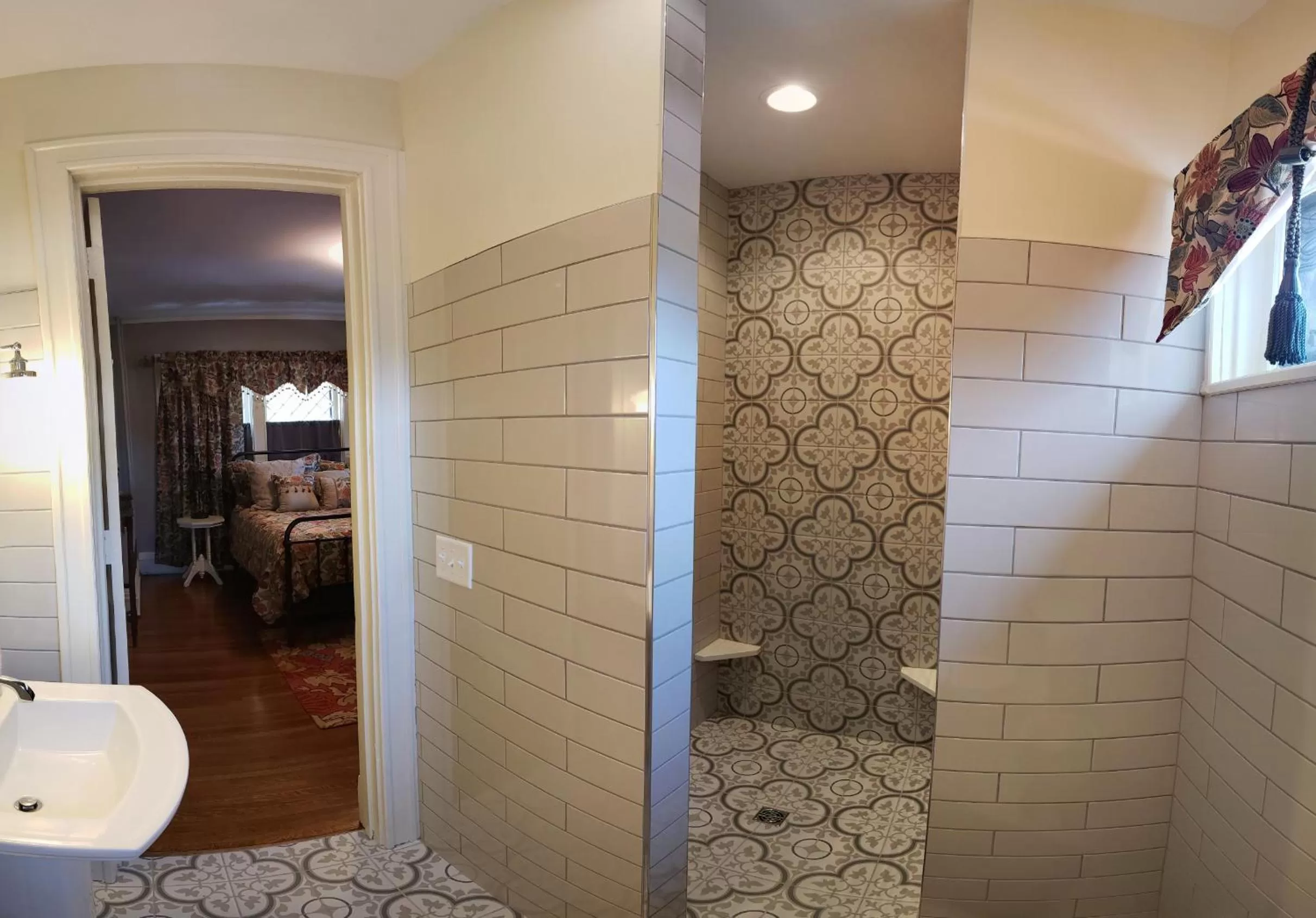 Shower, Bathroom in Chocolate Mansion