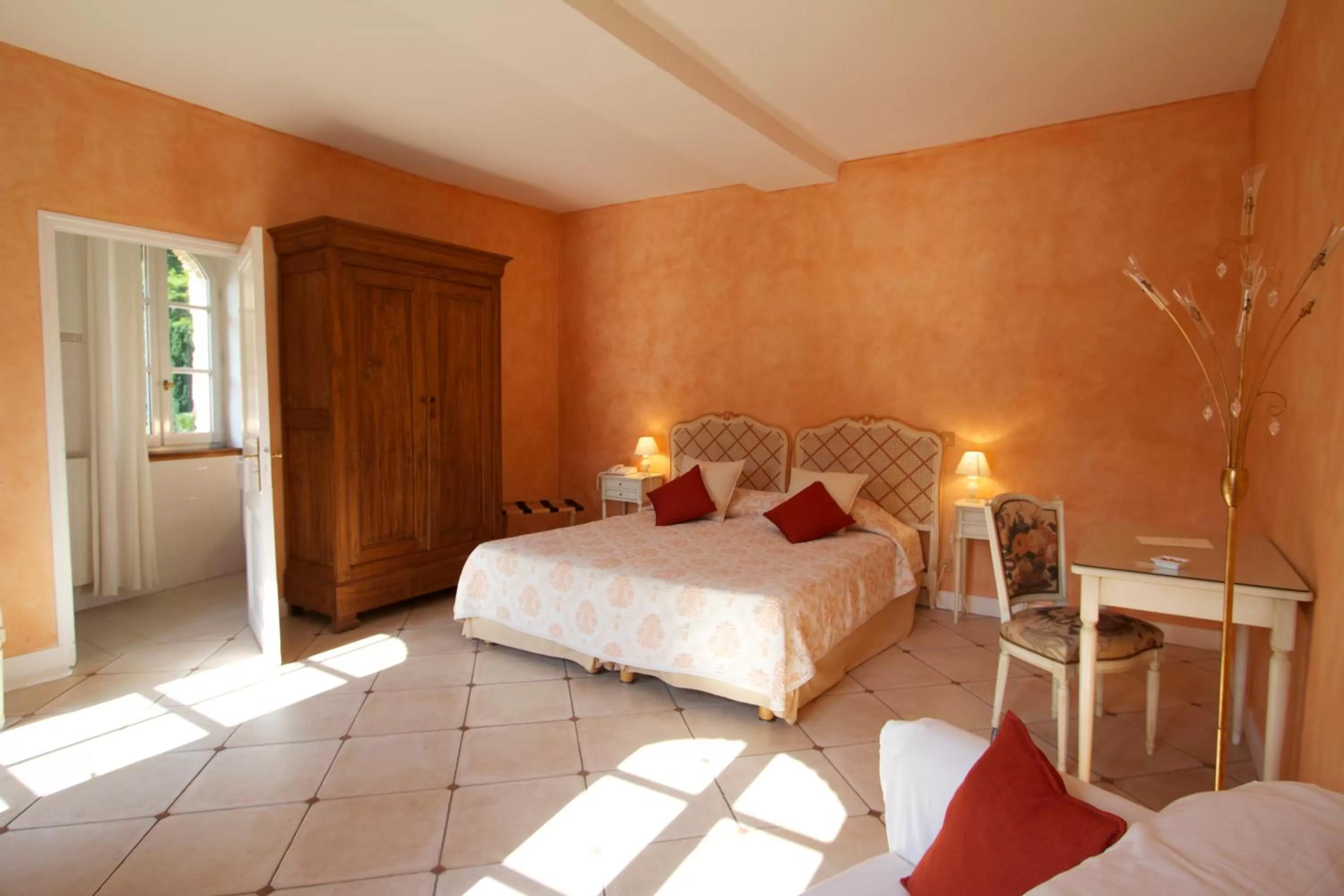 Bedroom, Bed in Hostellerie Du Château Les Muids
