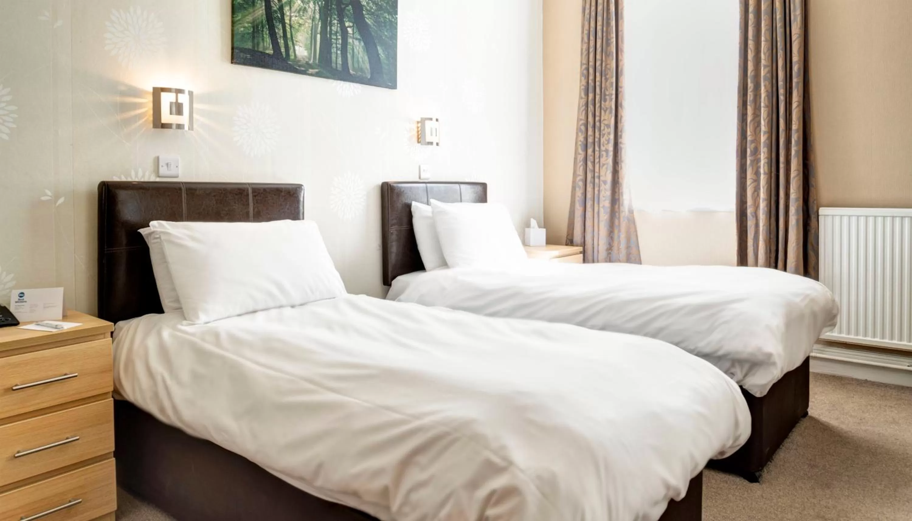 Bed in Best Western The Royal Chase Hotel