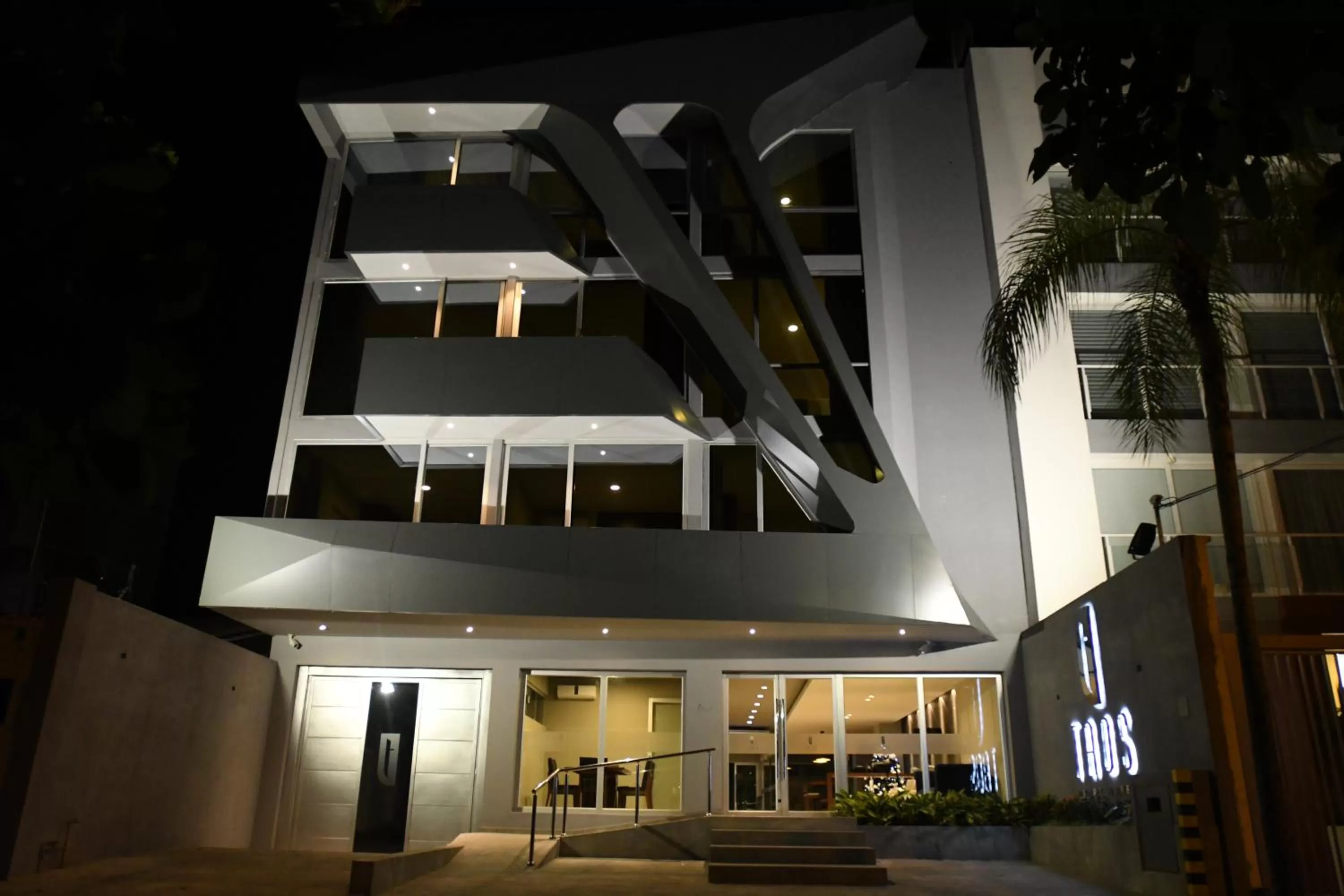 Property Building in Taos Apart Hotel