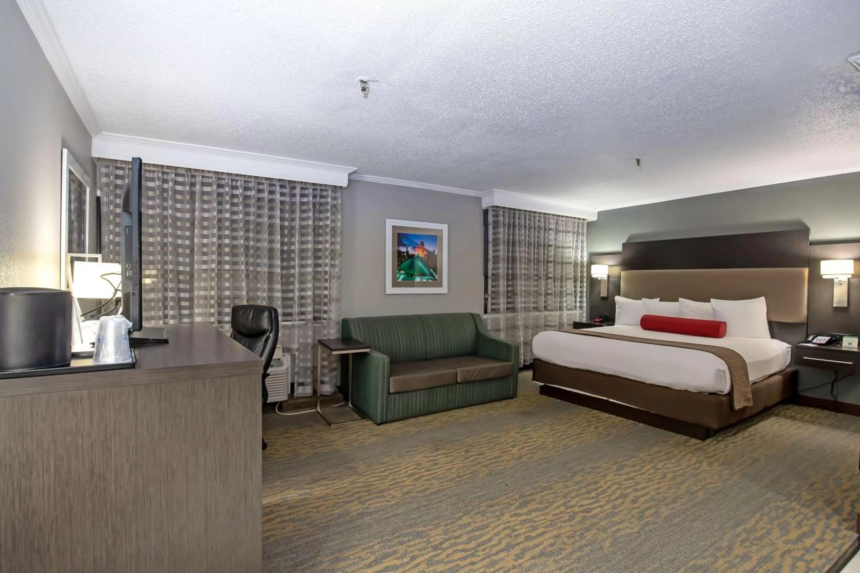 Photo of the whole room in Best Western at O'Hare