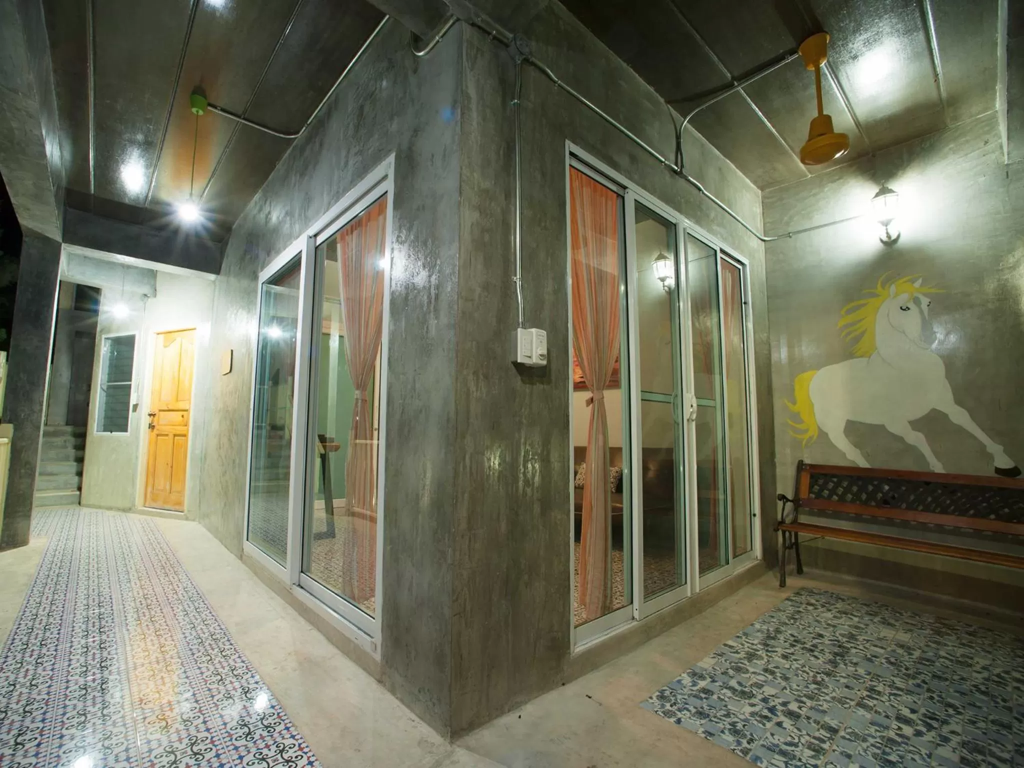 Seating area in Baan Chokdee Pai Resort