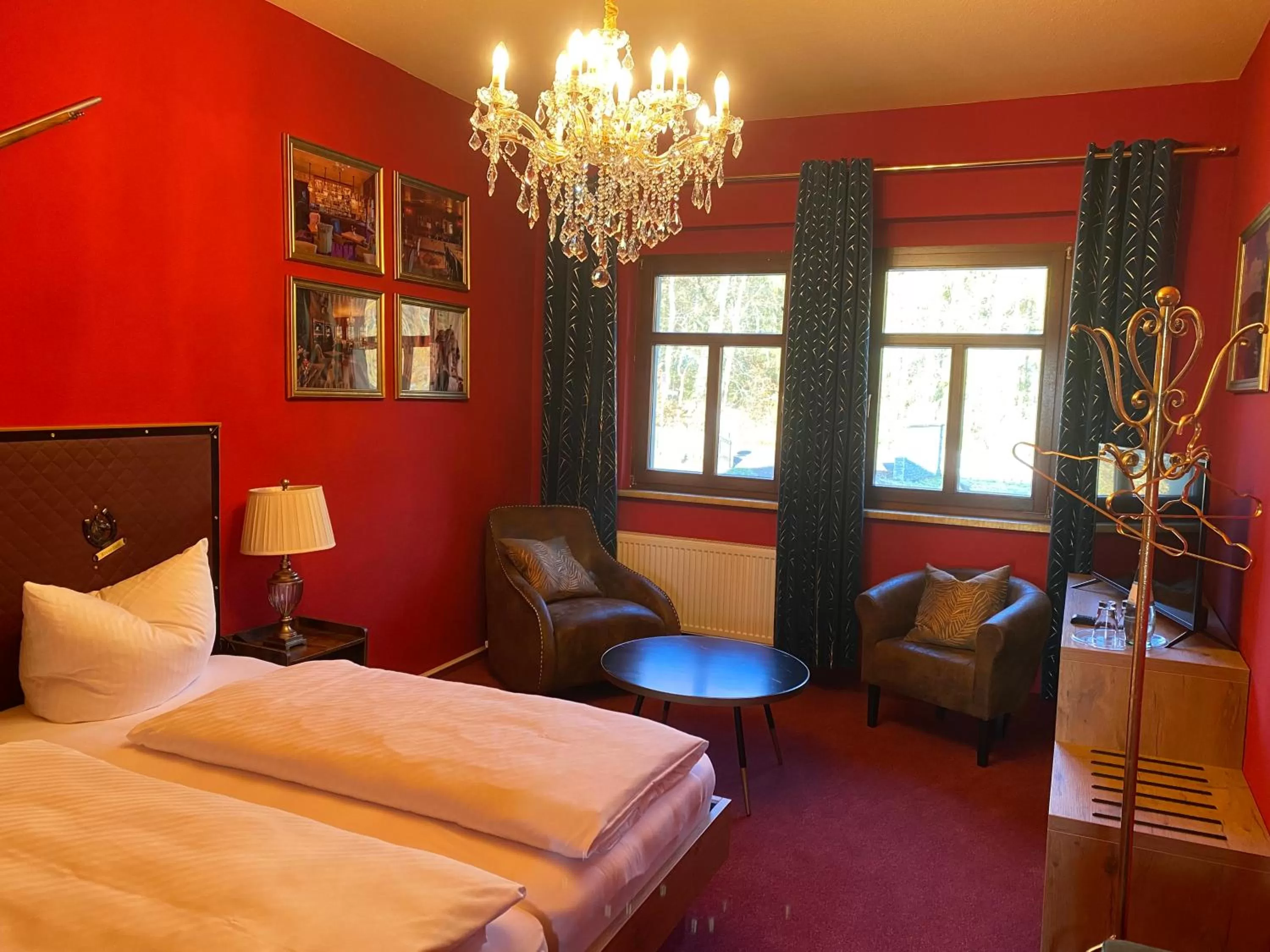 Photo of the whole room in Riverdam