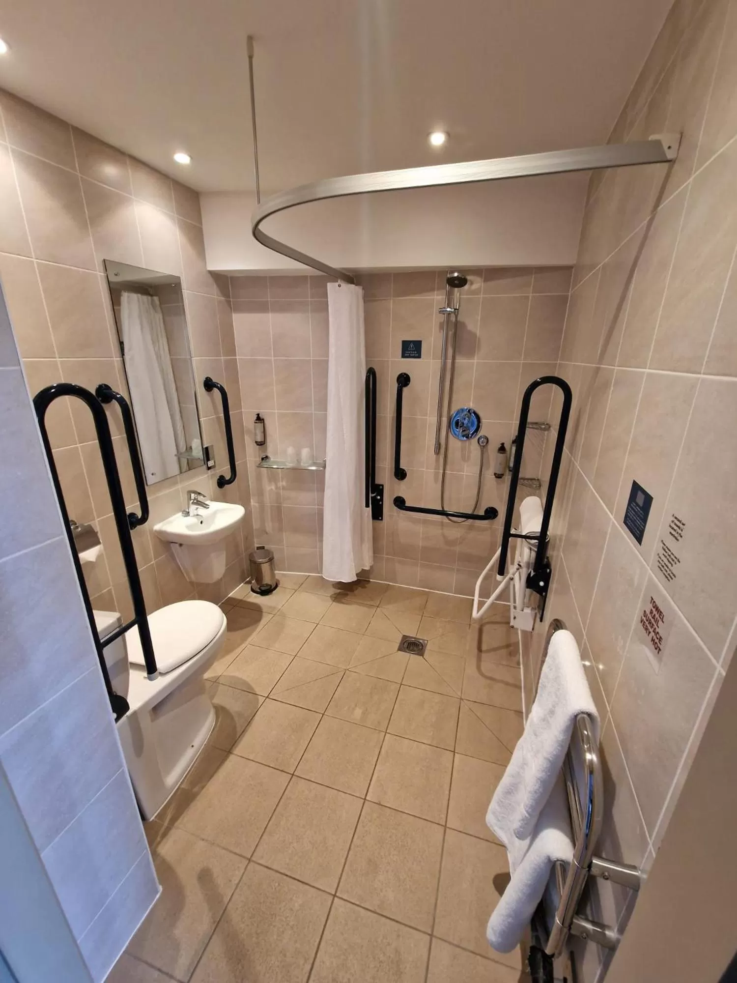 Bathroom in Birmingham Strathallan Hotel, BW Signature Collection
