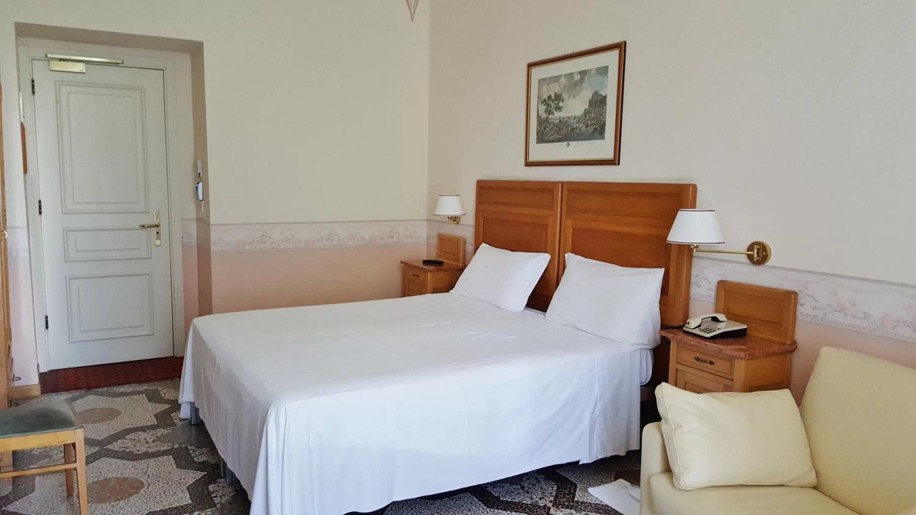 Bed in Hotel Roma e Rocca Cavour