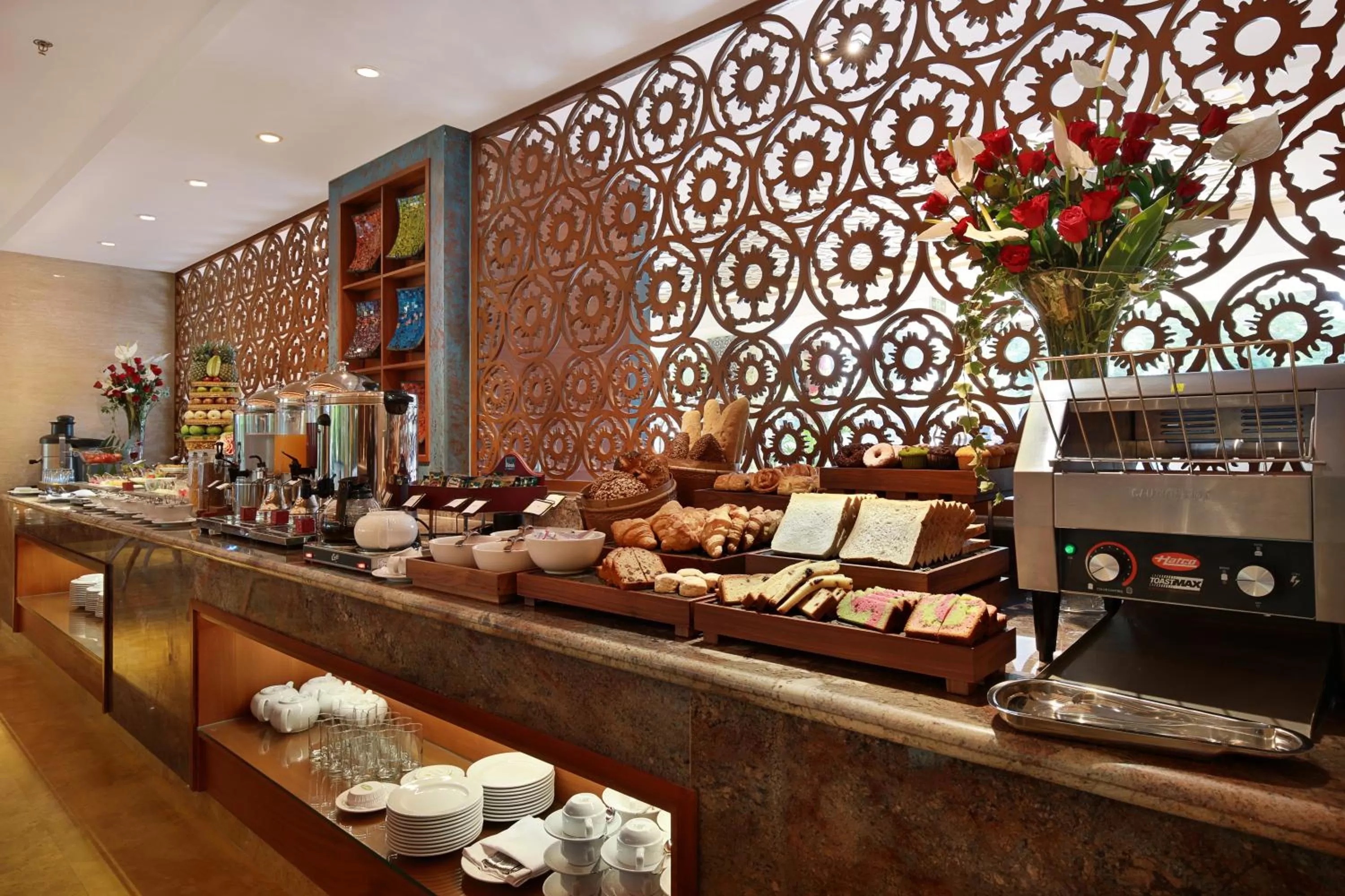 Restaurant/places to eat in SenS Hotel and Spa