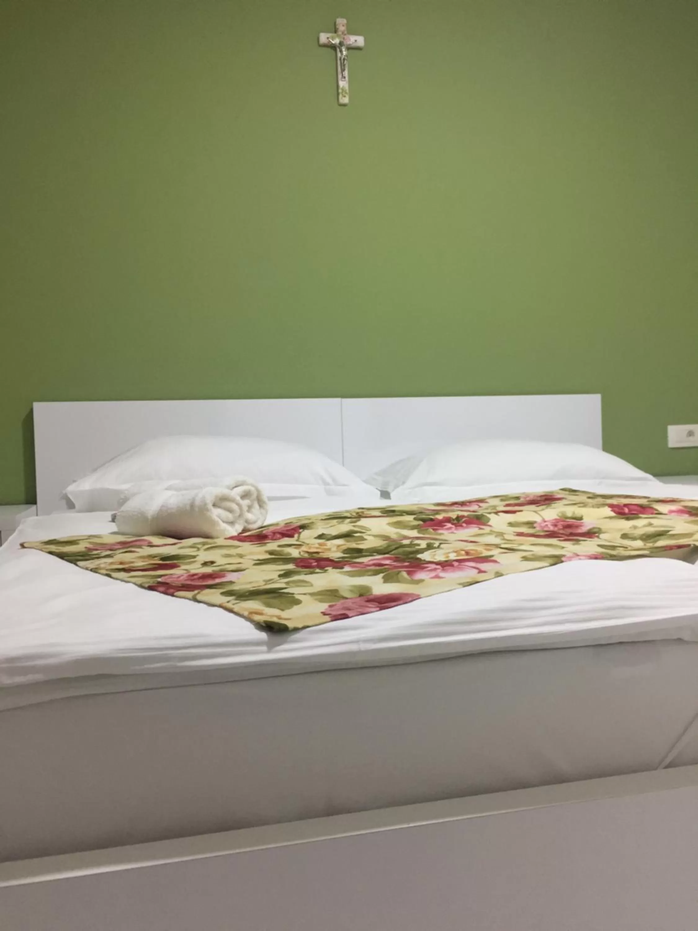 Decorative detail, Bed in Villa Flowers