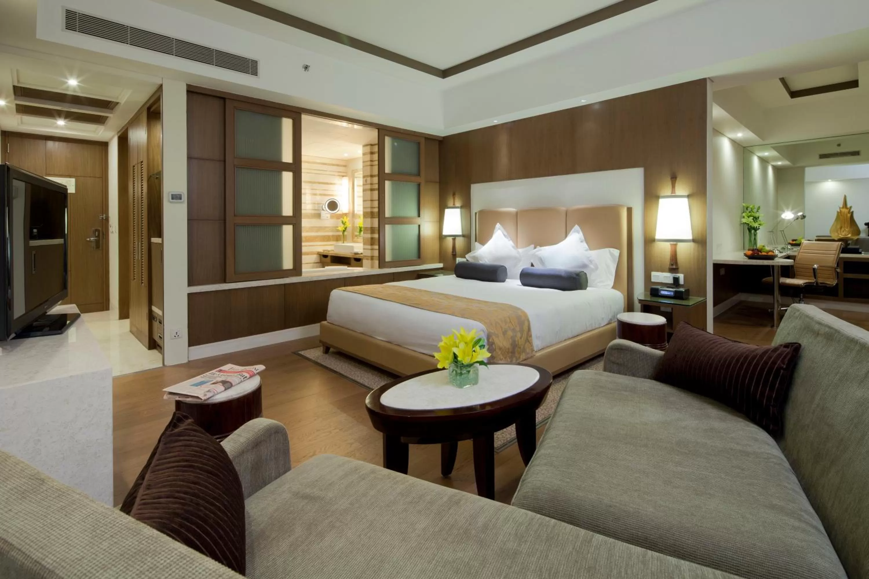 Photo of the whole room, Bed in Crowne Plaza New Delhi Okhla by IHG