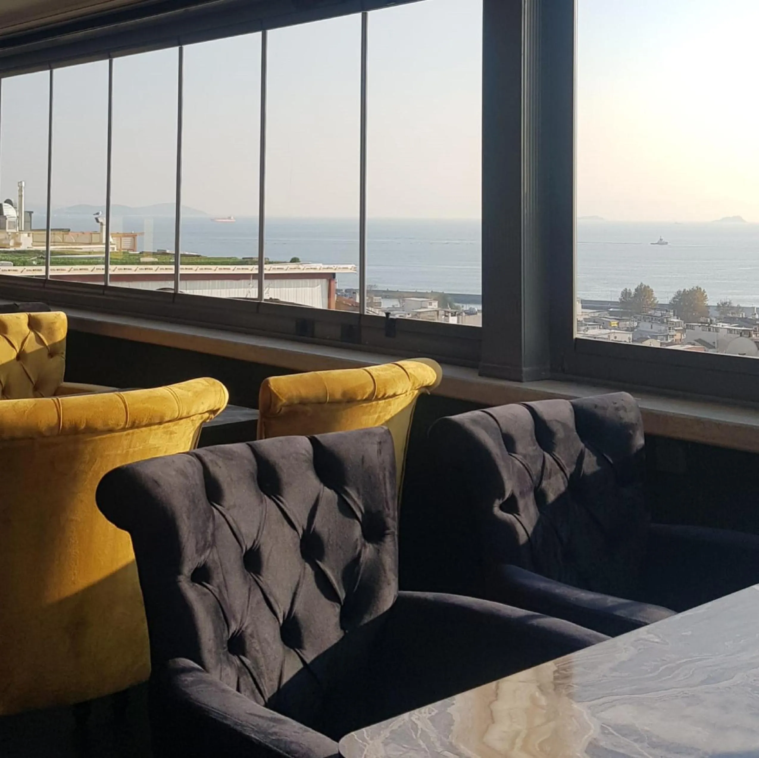 Restaurant/places to eat, Seating Area in Selenay Hotel