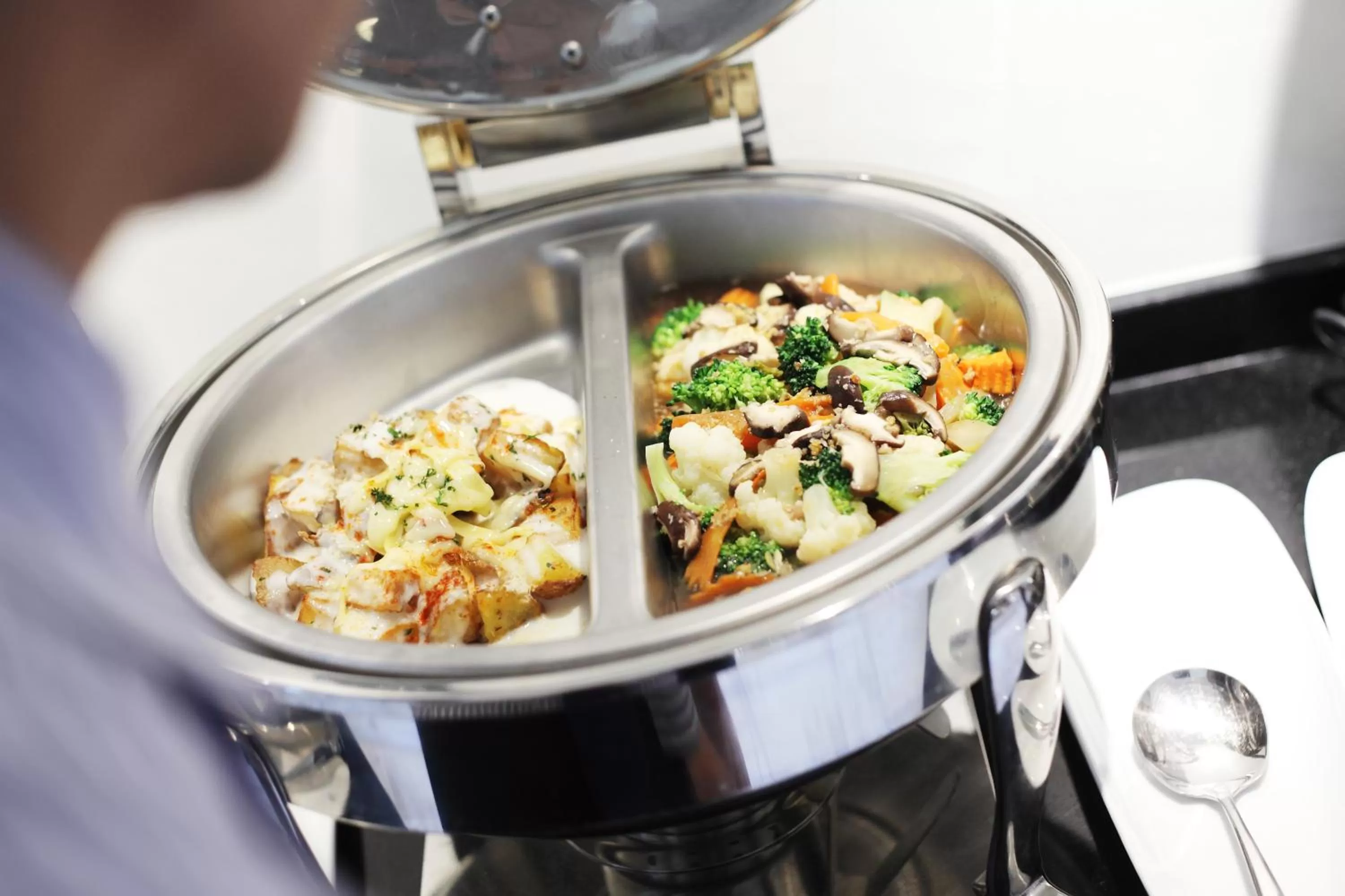 Food and drinks in Villa De Khaosan by Chillax