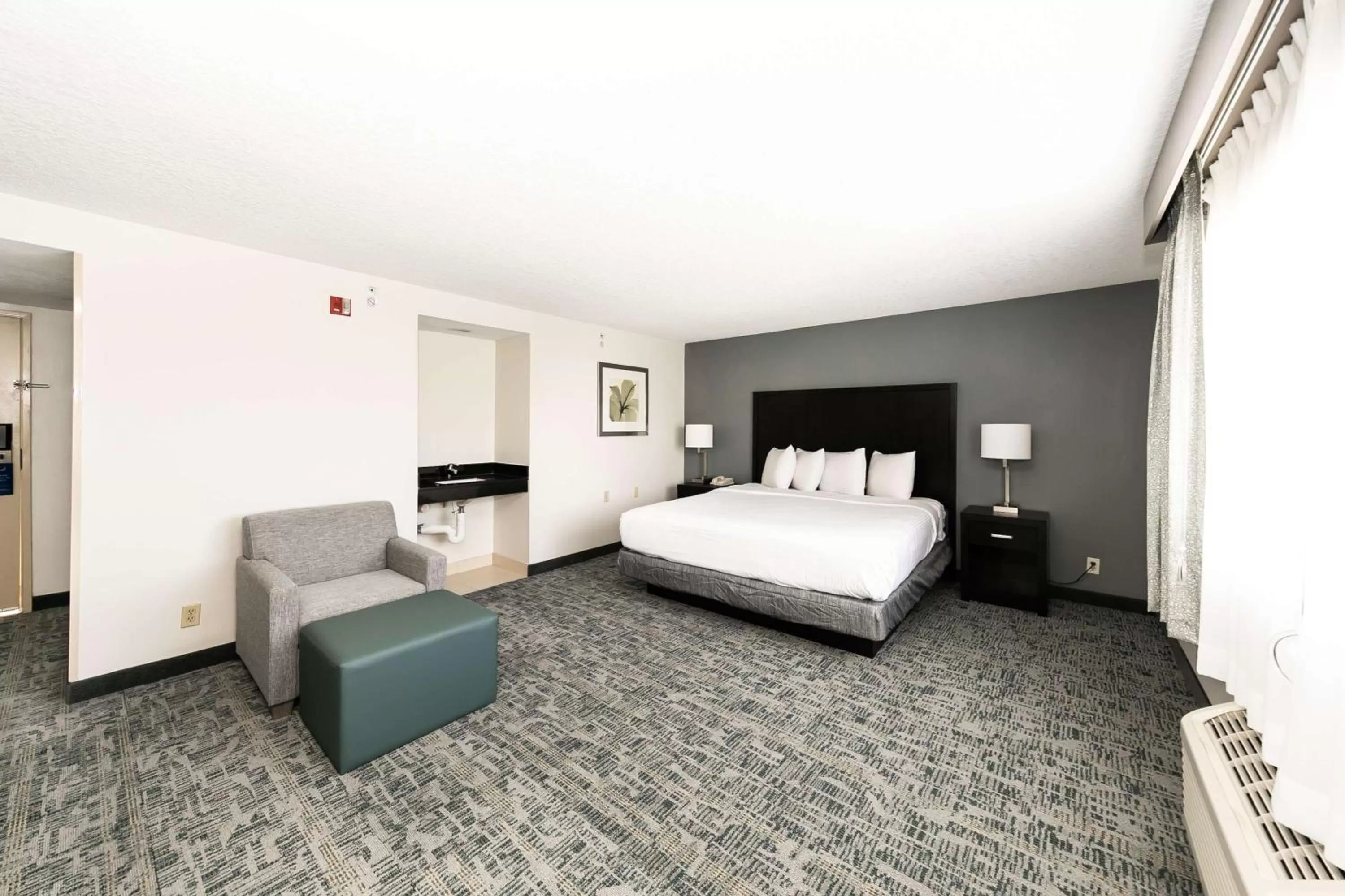 Bedroom, Bed in Best Western Inn & Suites San Diego Zoo -SeaWorld Area