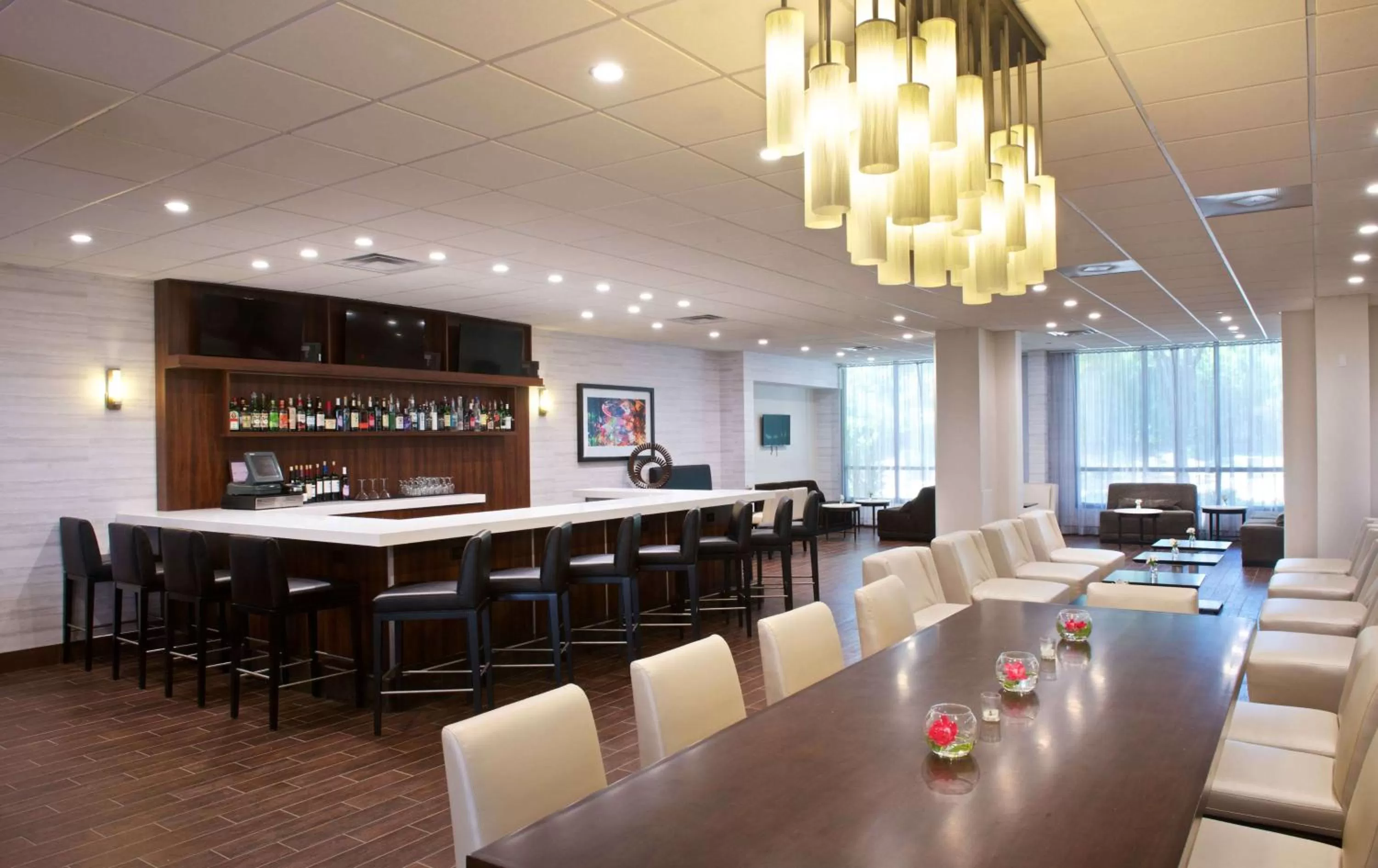 Lounge or bar in Embassy Suites by Hilton Detroit - Livonia/Novi
