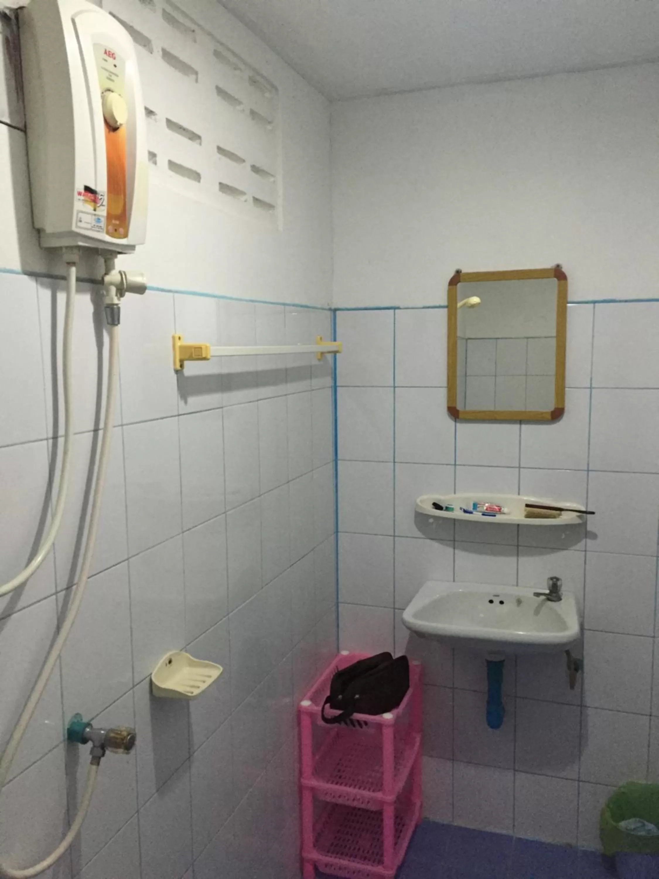 Shower, Bathroom in Elephant & Castle