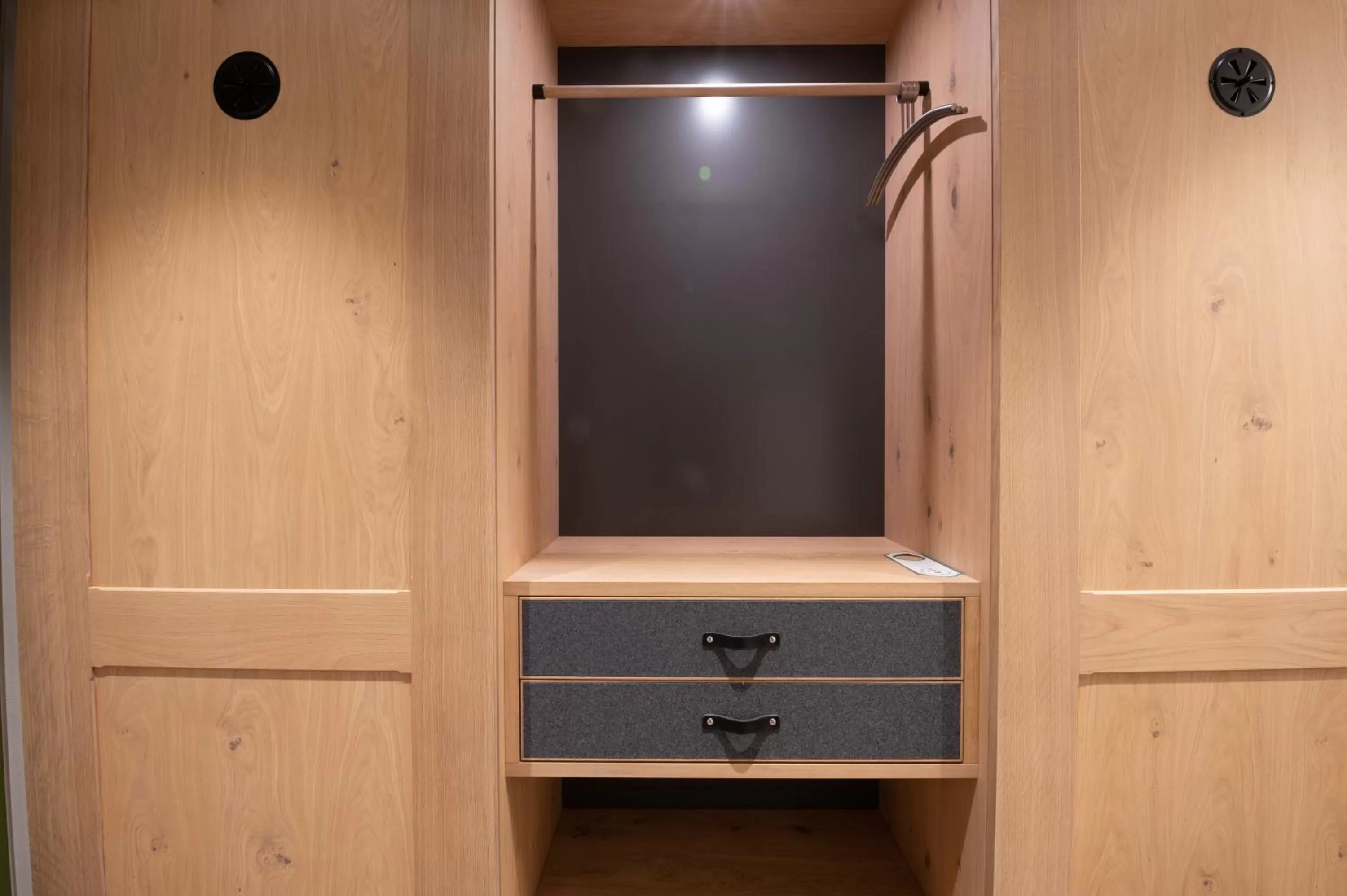 wardrobe in LANDHOTEL ALTE ZOLLSTATION- Historical Building