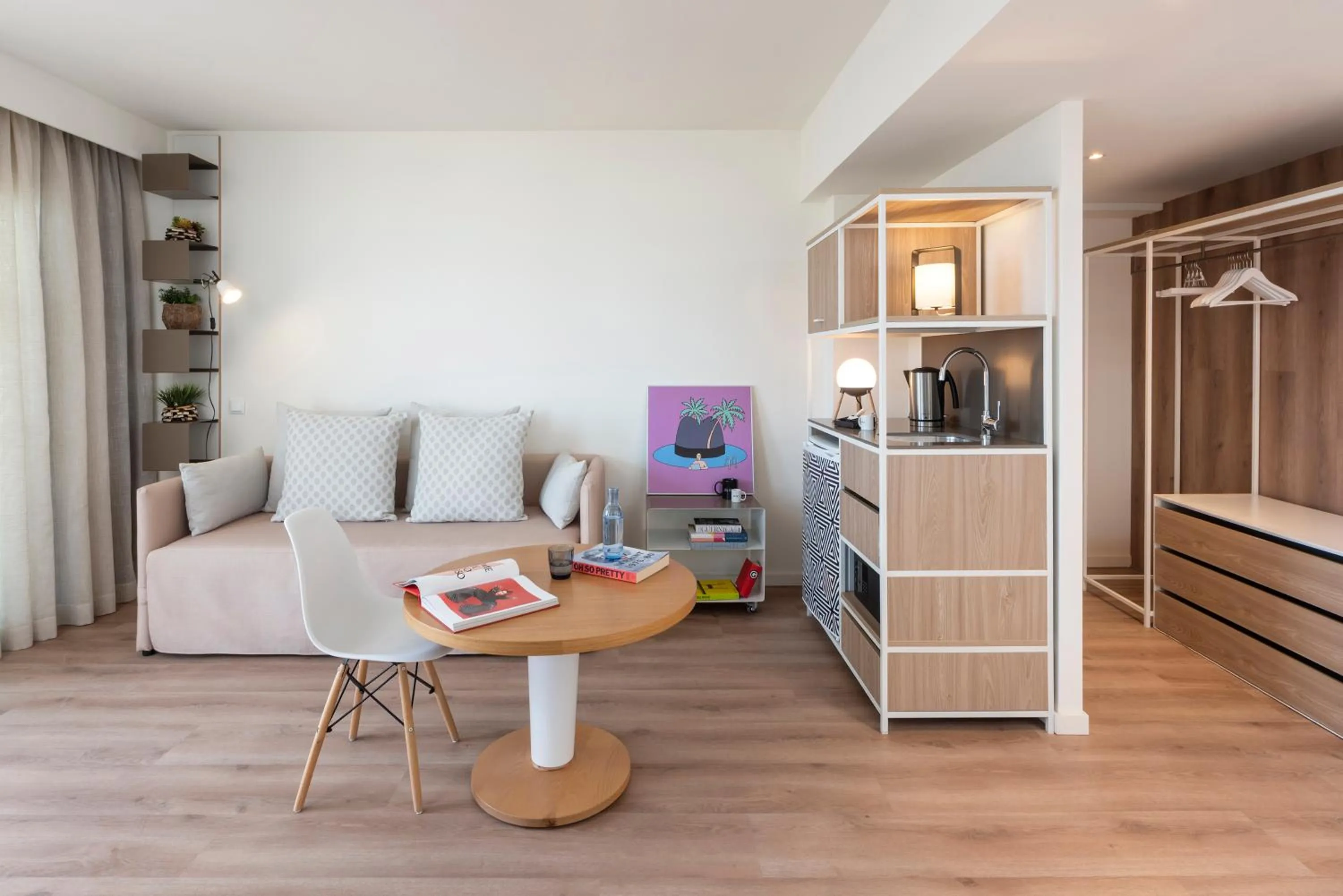 Living room in INNSiDE by Meliá Alcudia