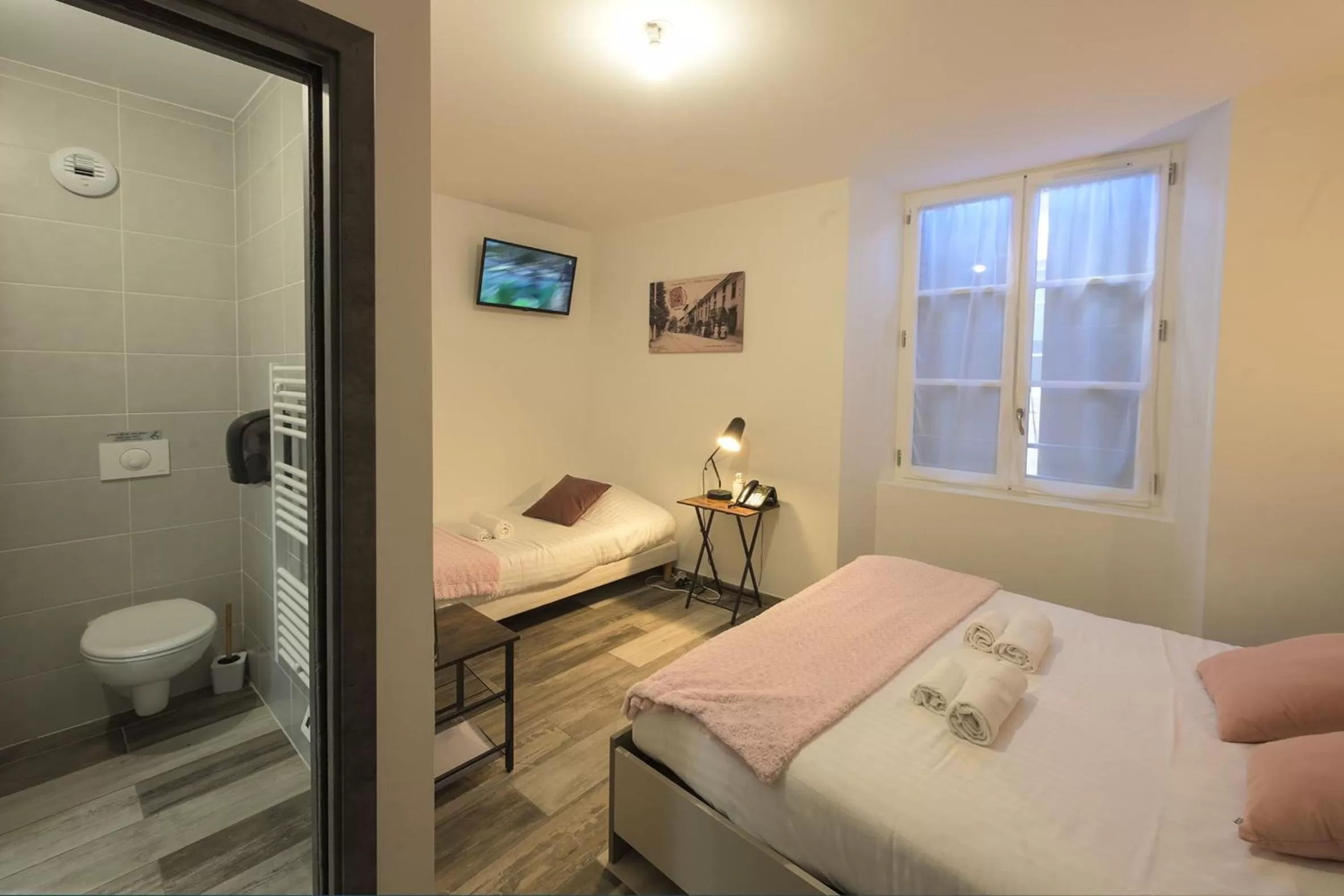 Bed in Hotel De La Croisée