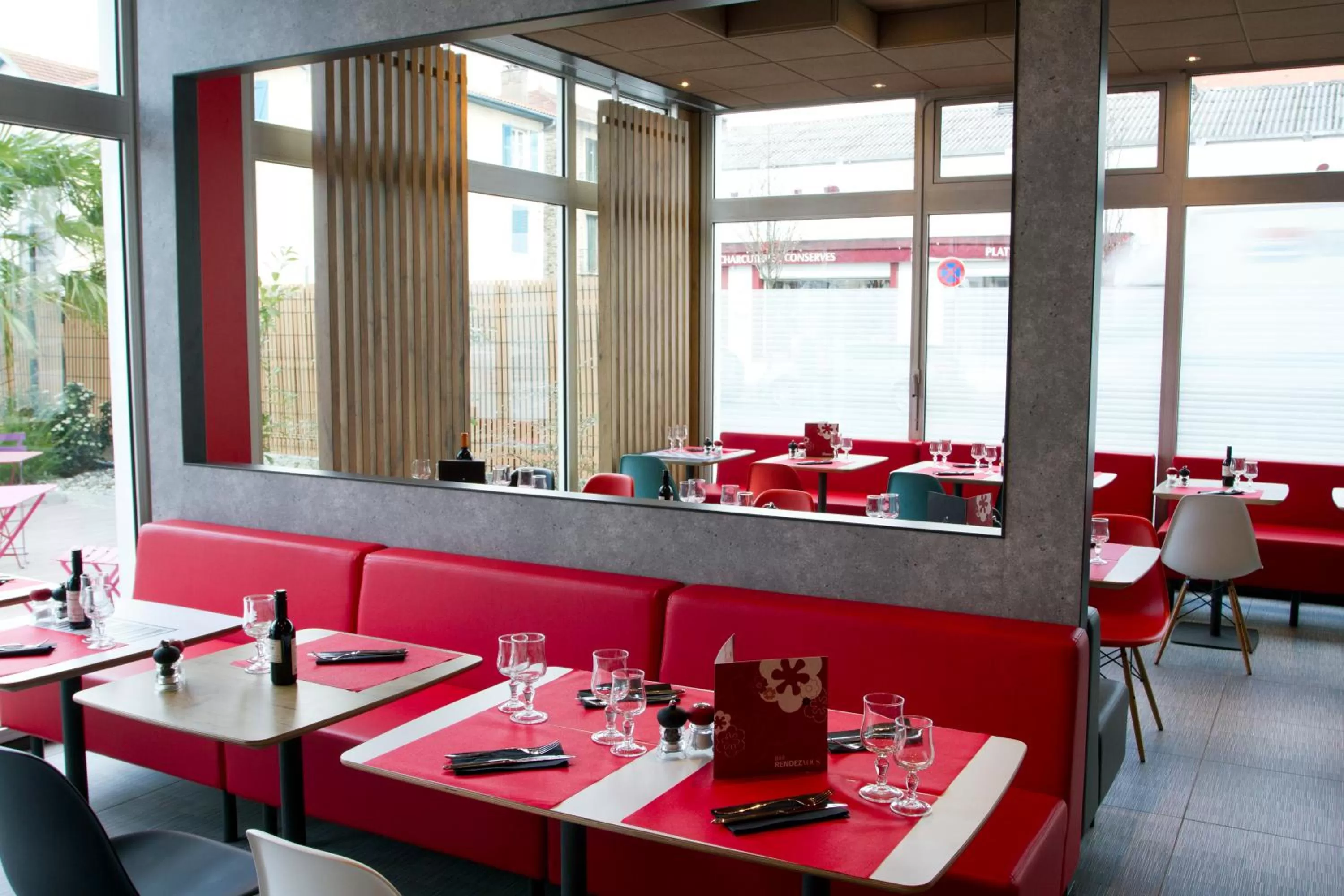 Restaurant/places to eat in ibis Bayonne Centre