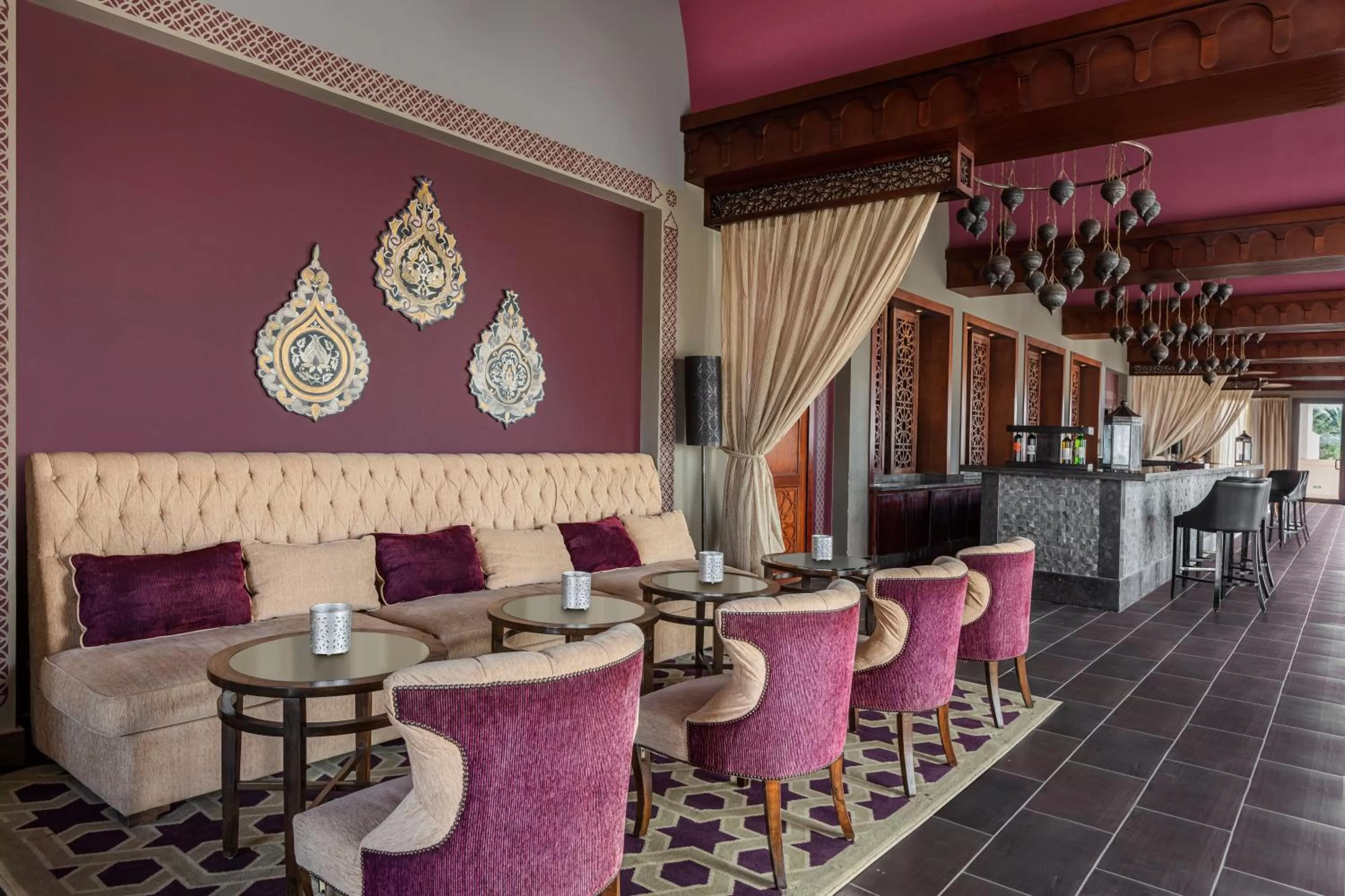 Lounge or bar in JAZ Neo Saraya Palms