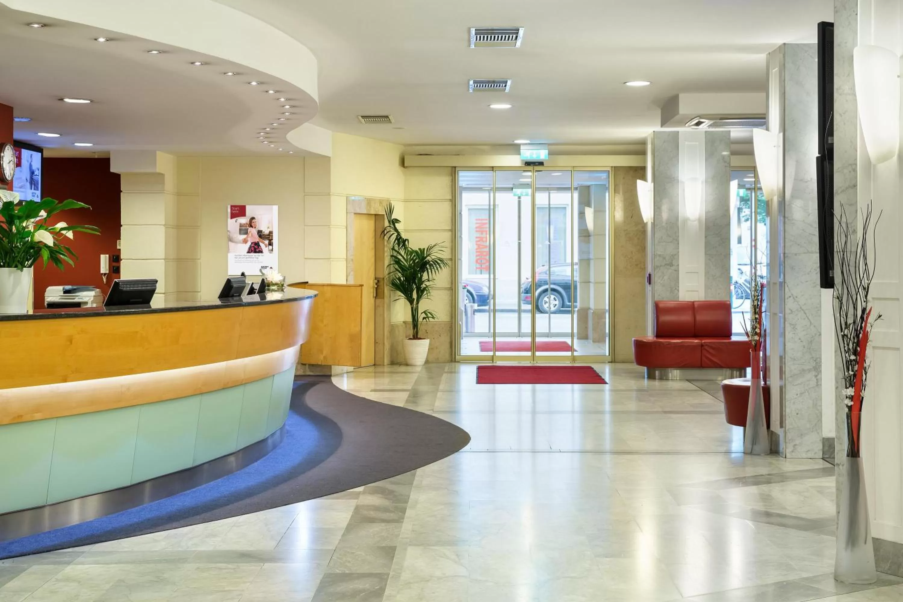 Lobby or reception in Austria Trend Hotel Ananas Wien