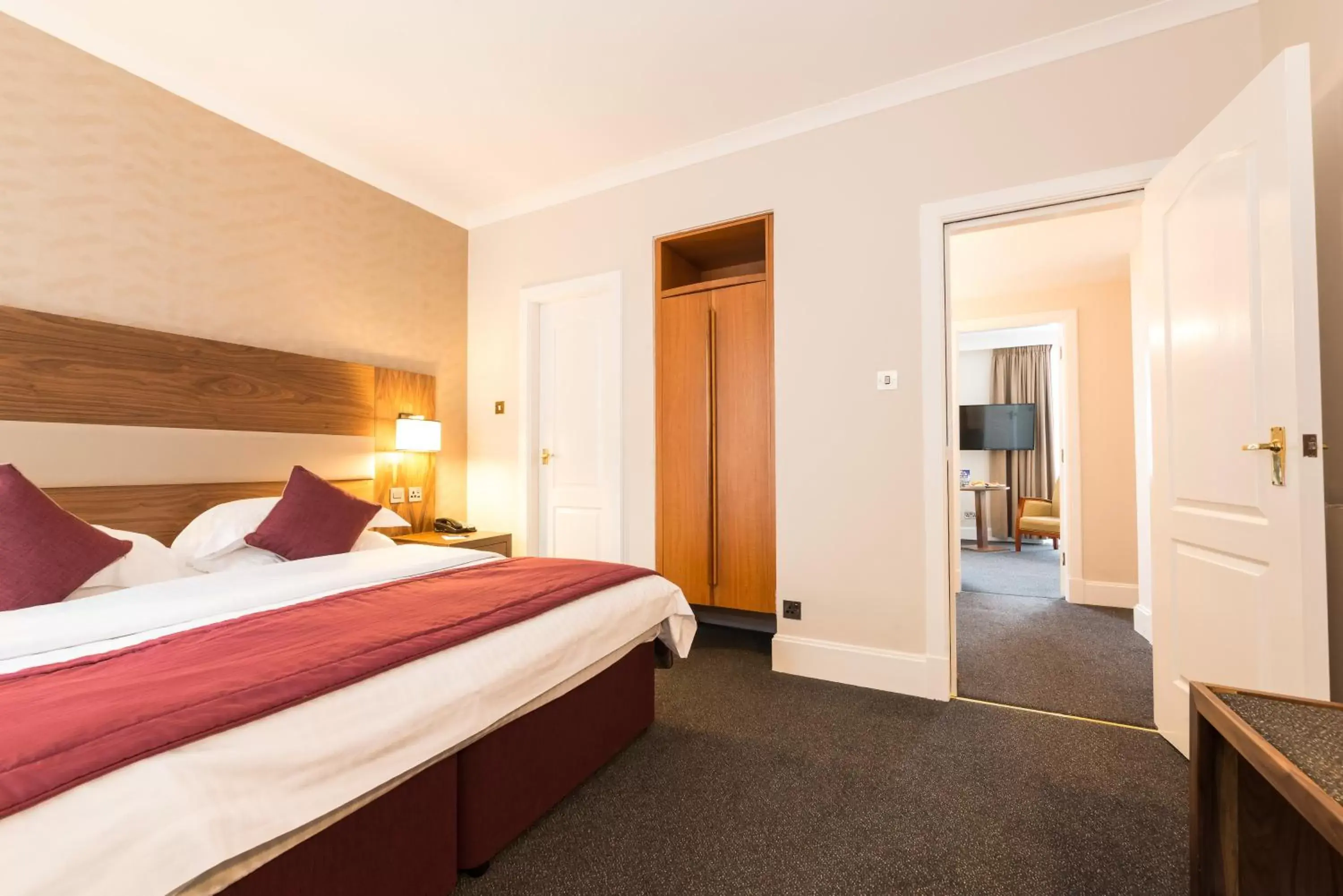 Deluxe Suite with Sea View in The Empress Hotel Deluxe Suite with Sea View in The Empress Hotel