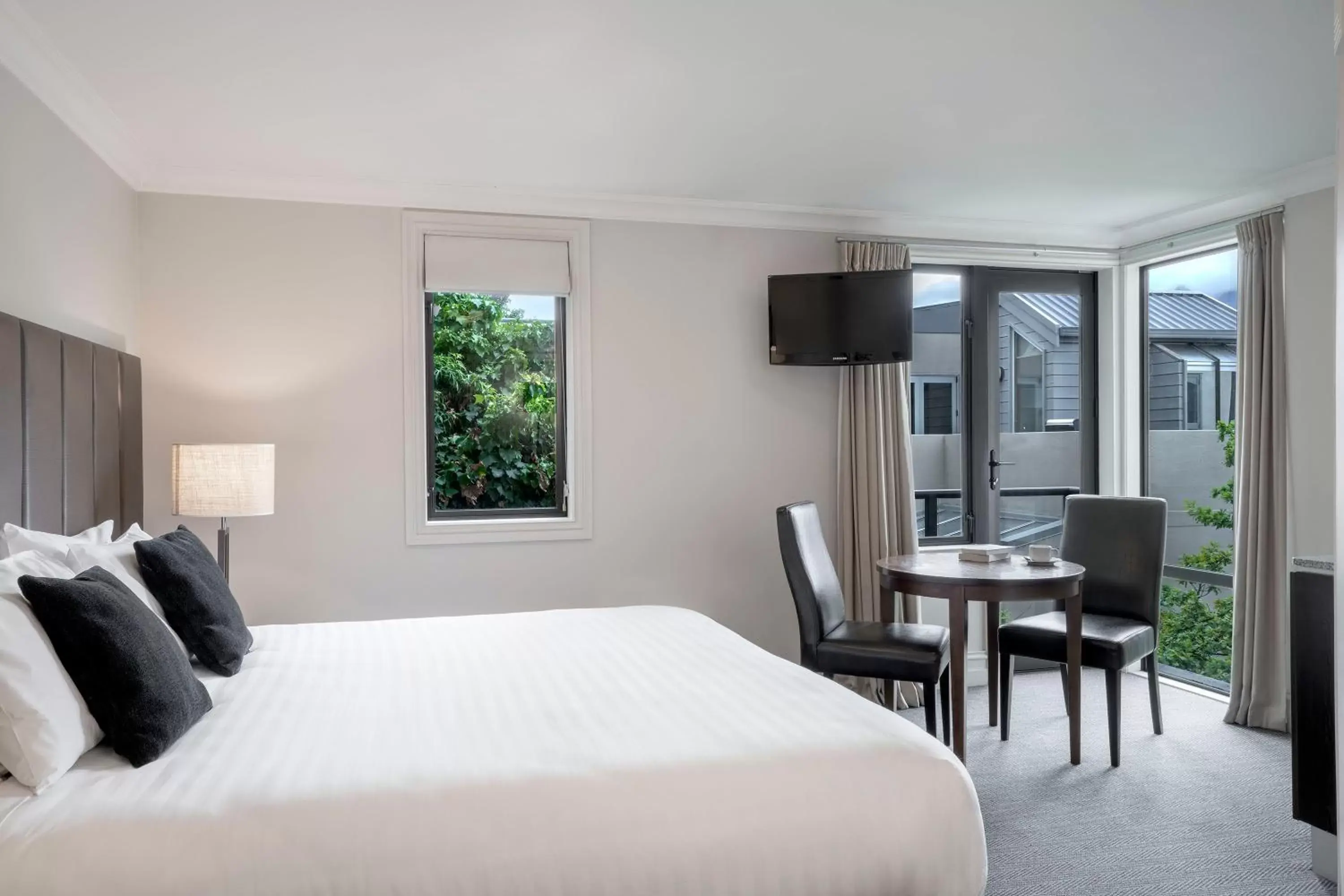 Standard King Room in Peppers Beacon Standard King Room in Peppers Beacon