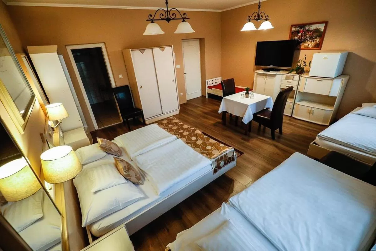 Bed in Gőzmalom Étterem és Panzió