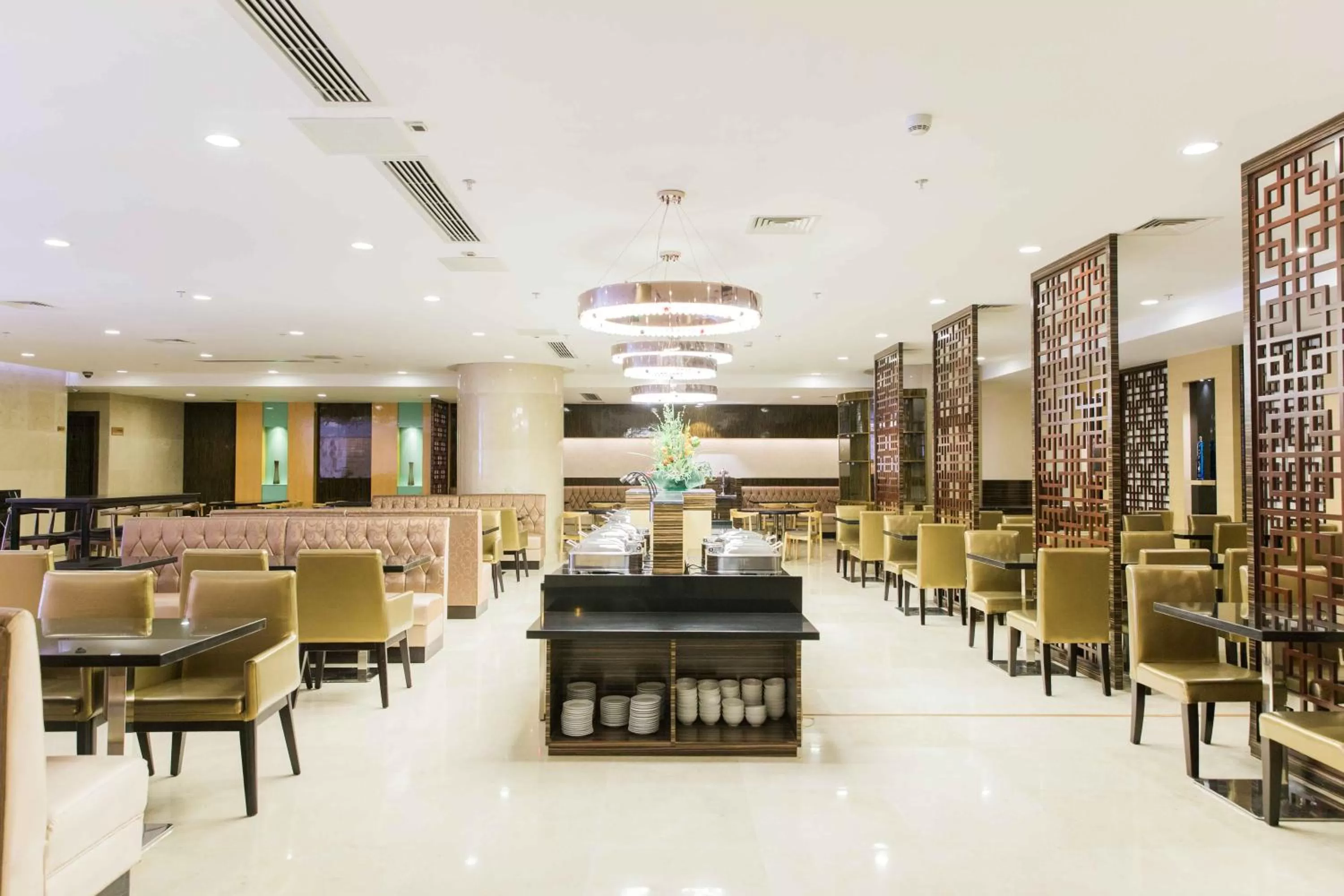 Restaurant/places to eat in Swiss-Belhotel Blulane