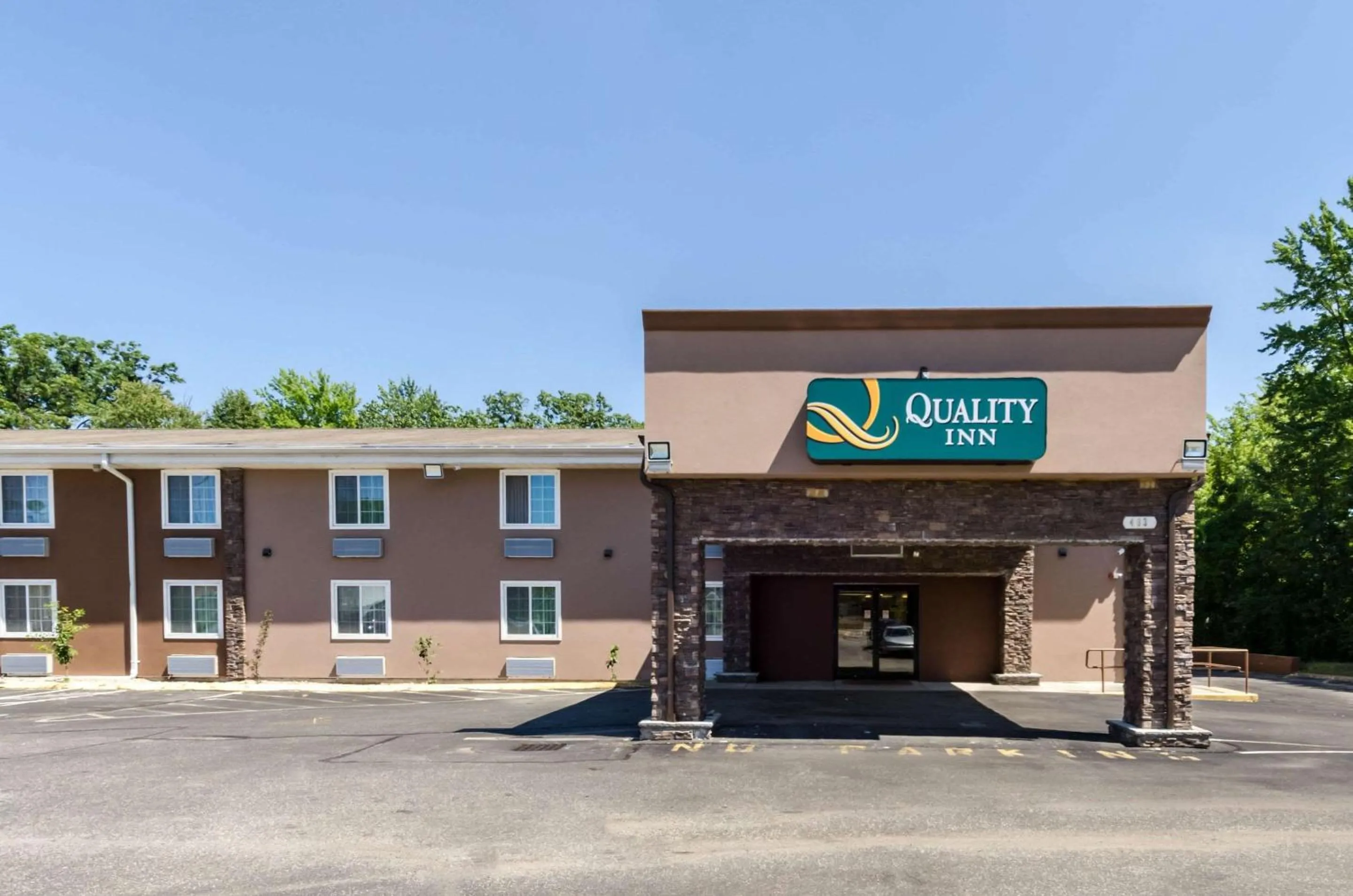 Property building in Quality Inn Chicopee-Springfield