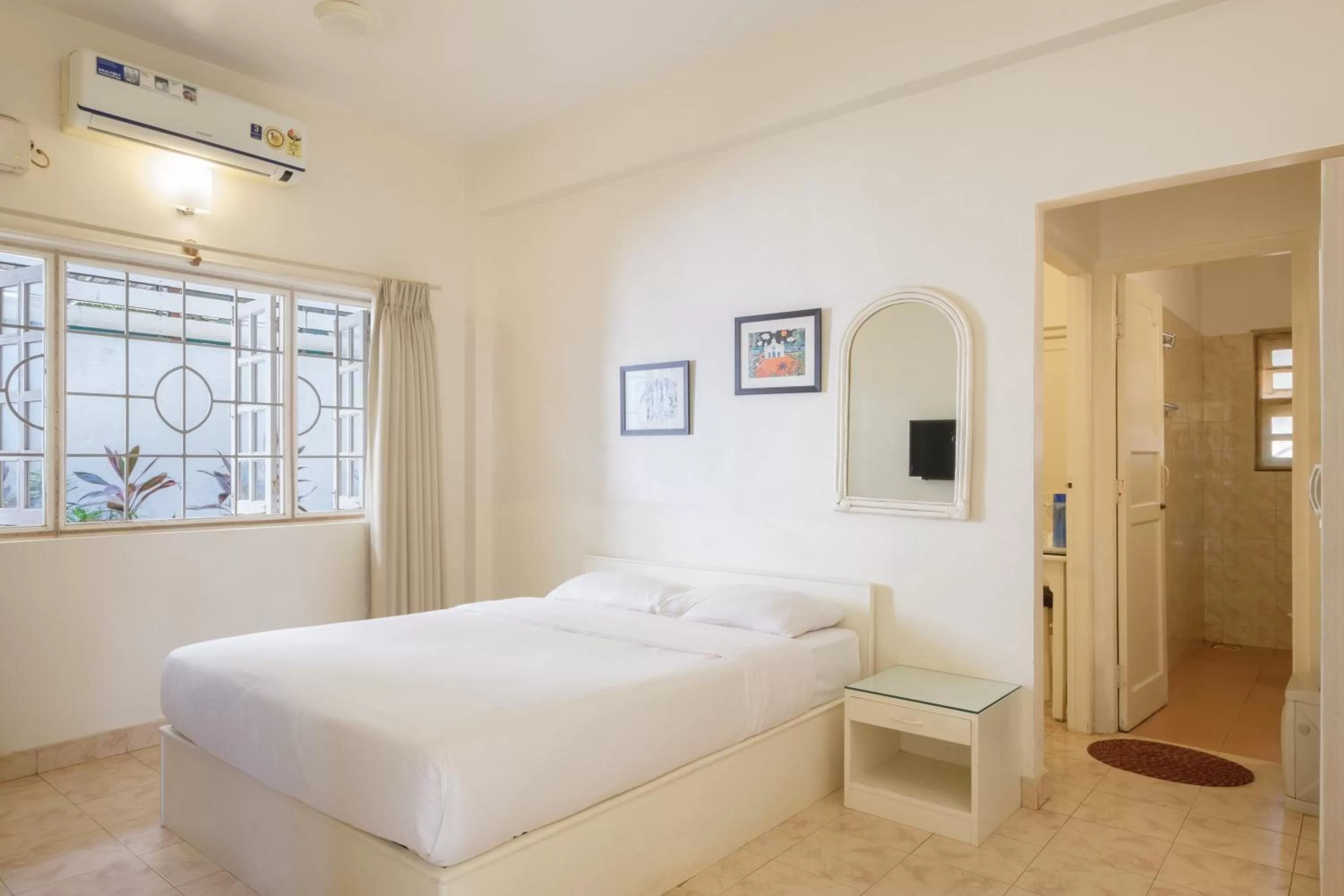 Bedroom, Bed in Casa Legend Economy, Calangute Goa