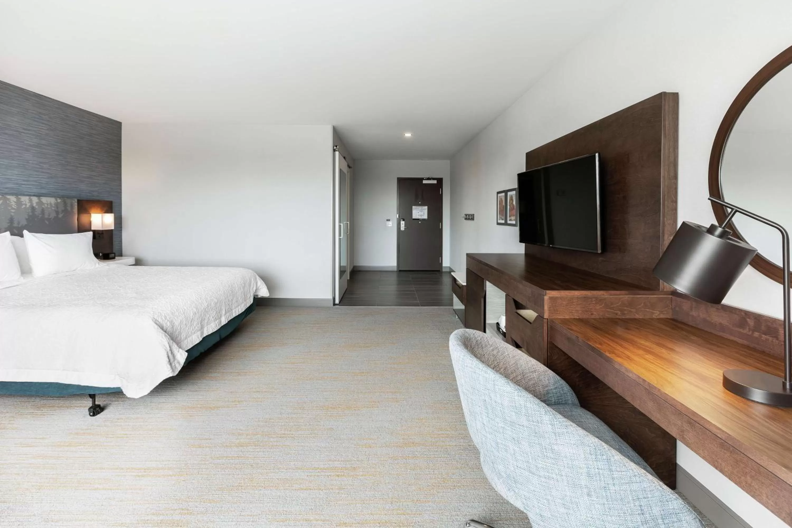 Bed in Hampton Inn & Suites by Hilton Québec - Beauport