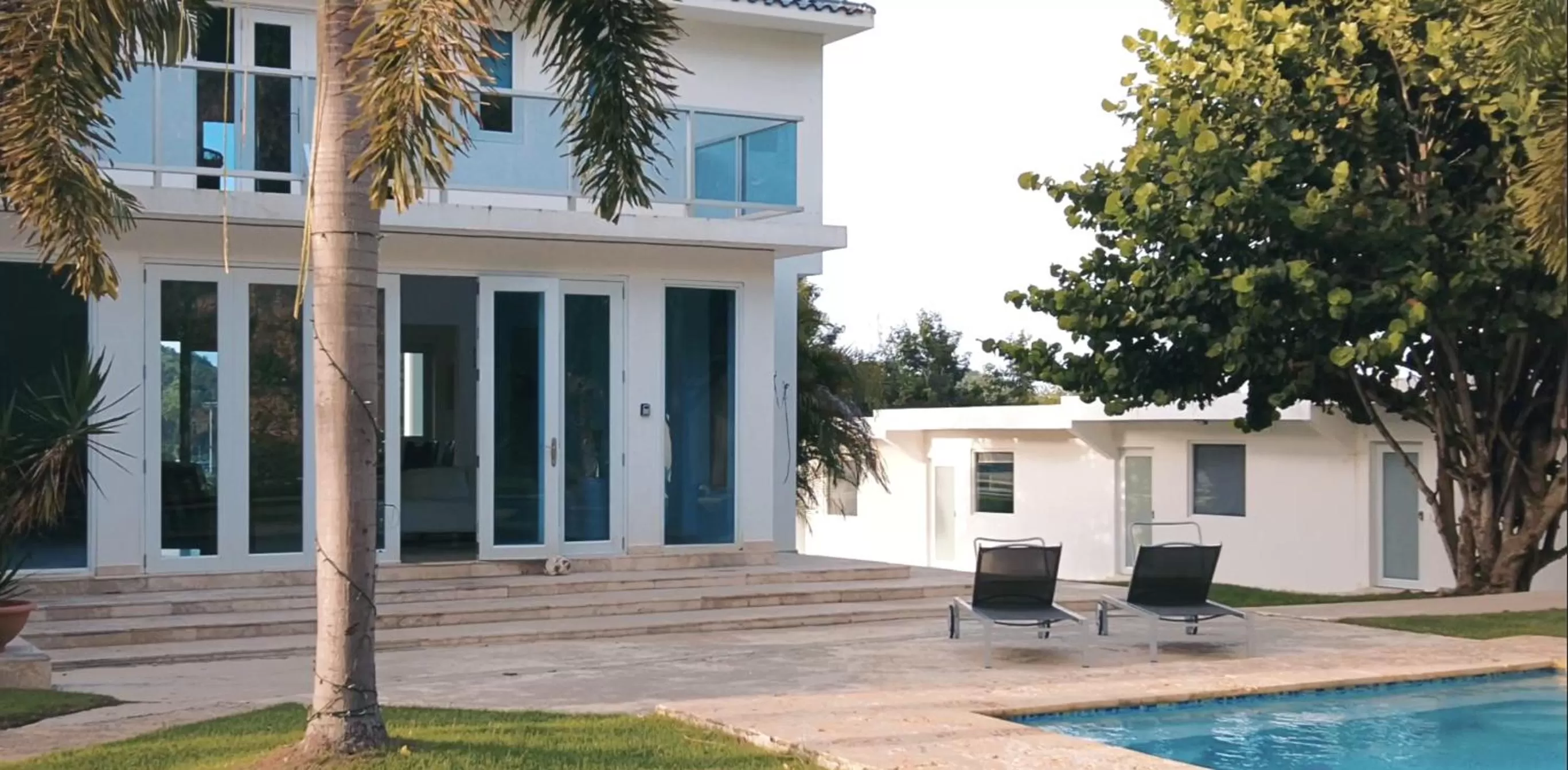 Property Building in Manati World Point Inn