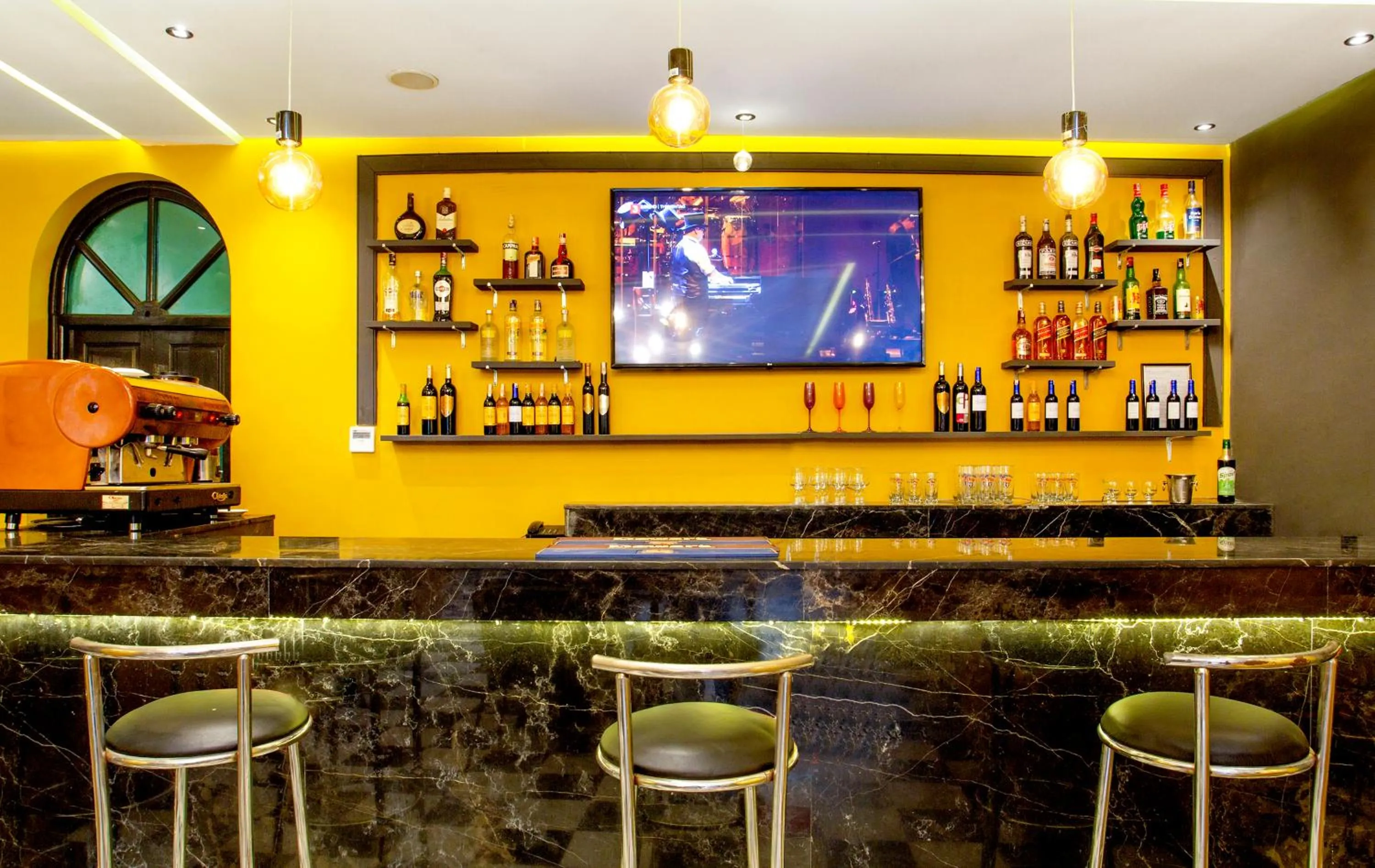 Lounge or bar in Hotel Akabar