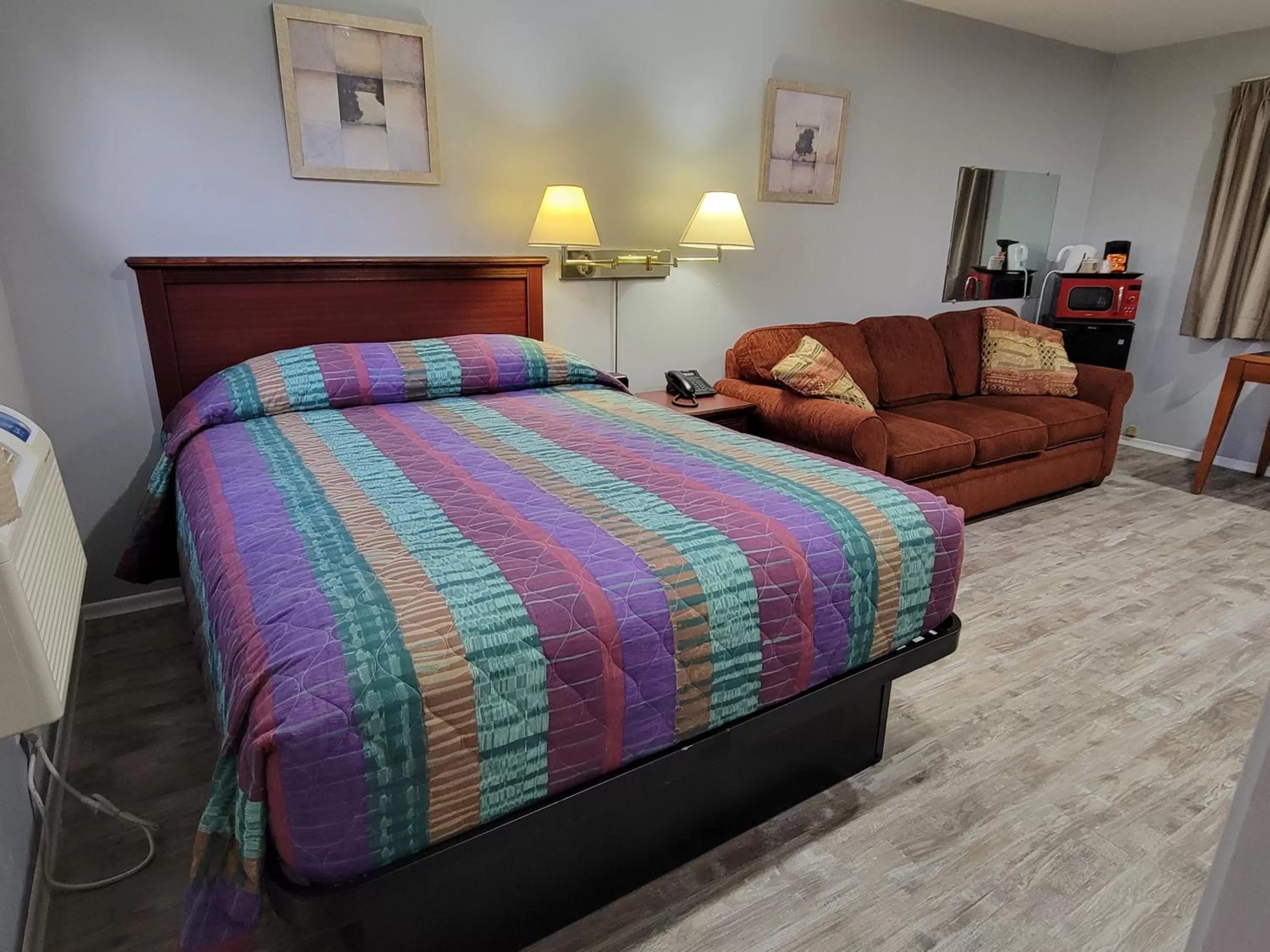 Bed in Knights Inn Cobourg