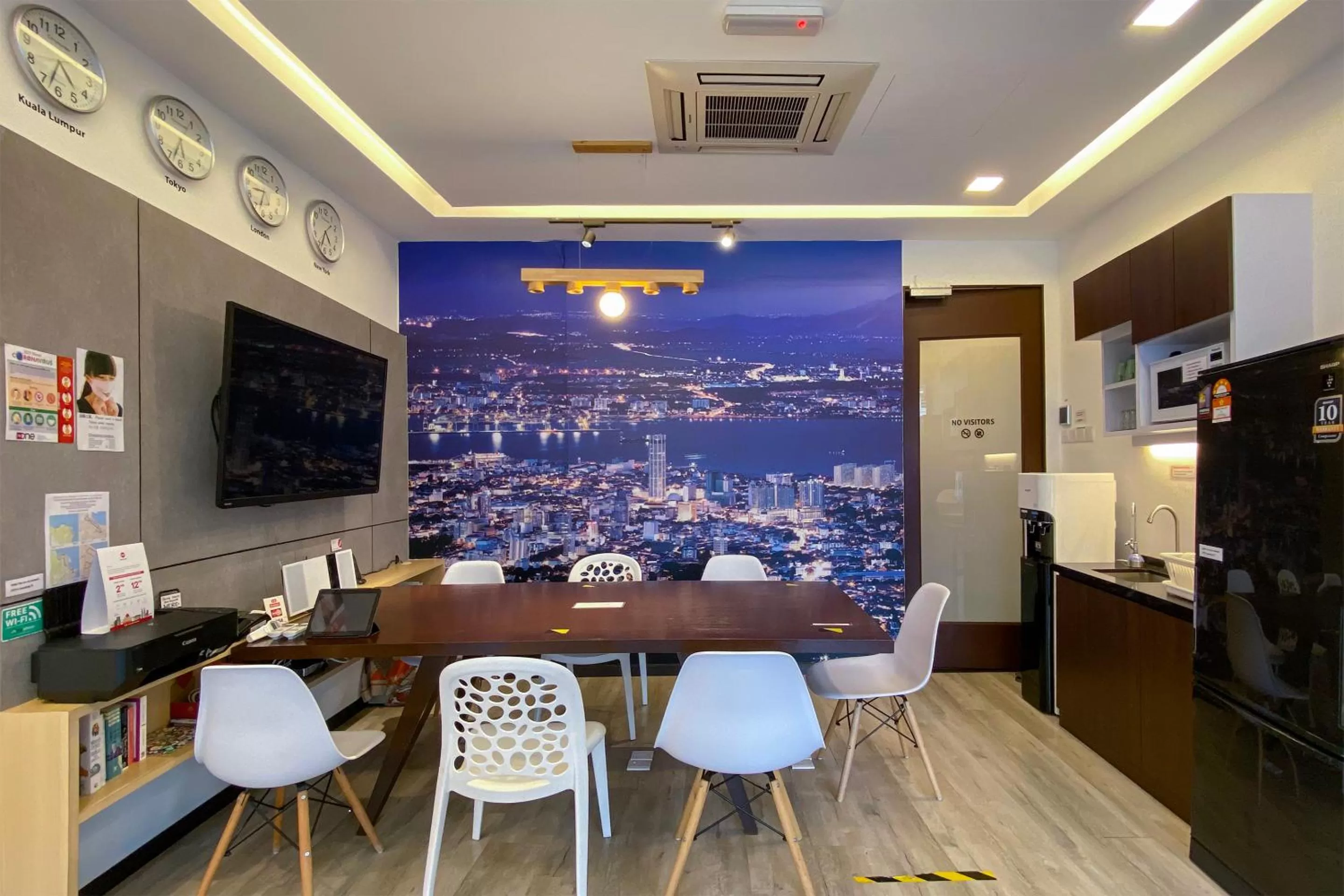 Restaurant/places to eat in OYO 89809 Sogor Girls Dormitory Female Only