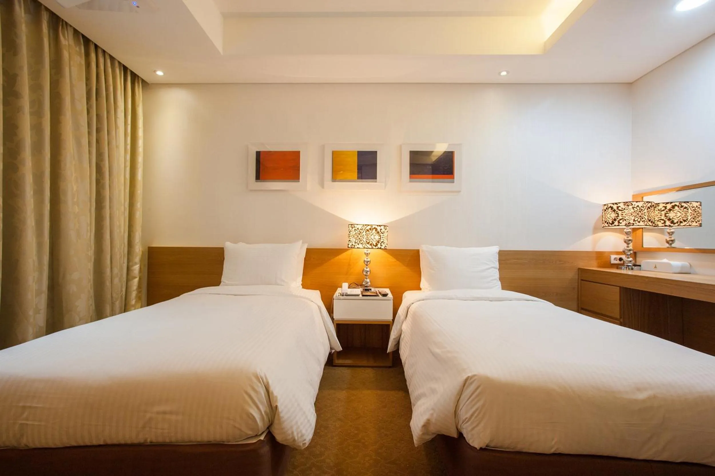 Seating area, Bed in Hotel Pharos