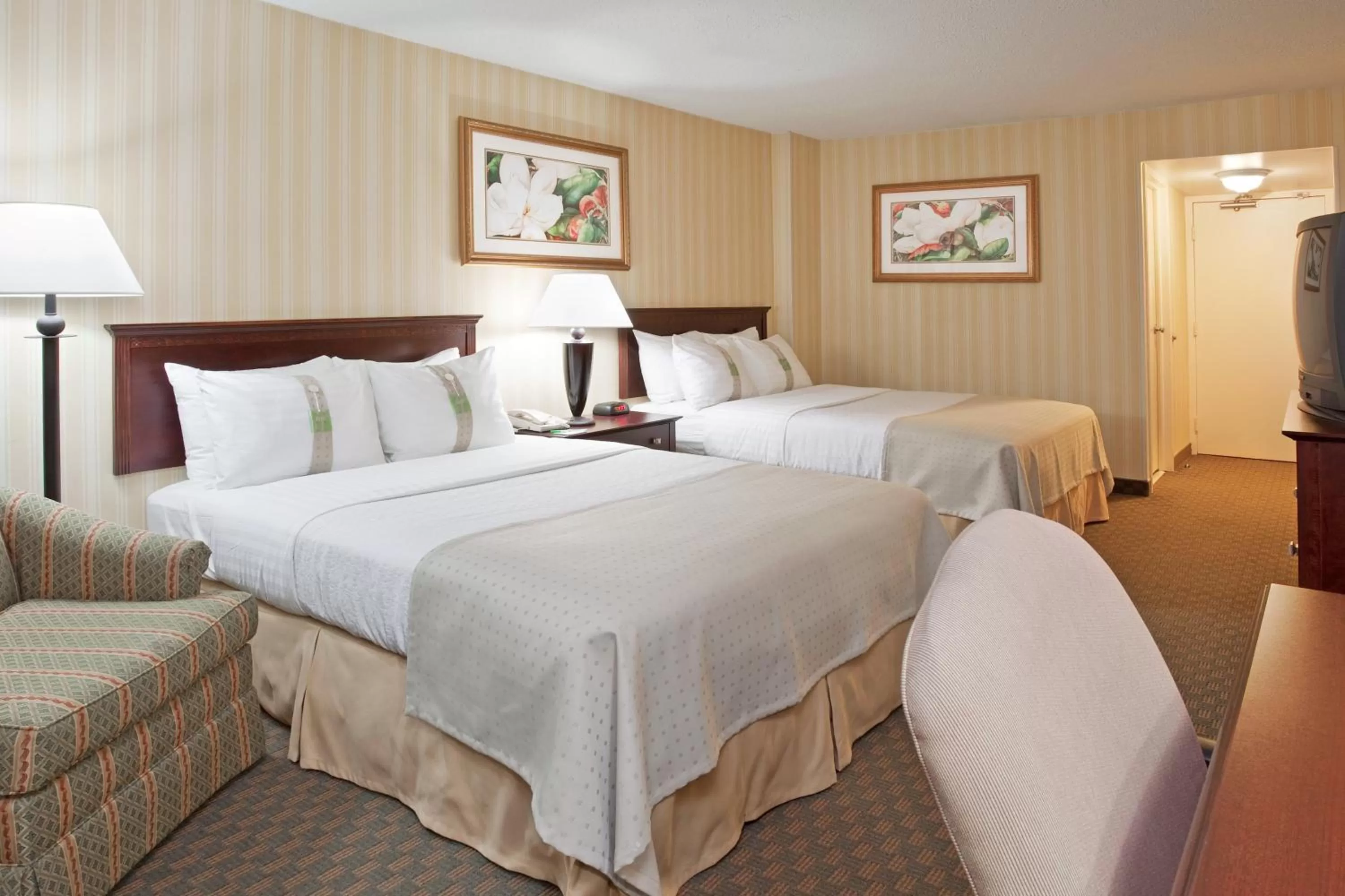 Photo of the whole room, Bed in Holiday Inn Columbus Dwtn-Capitol Square by IHG