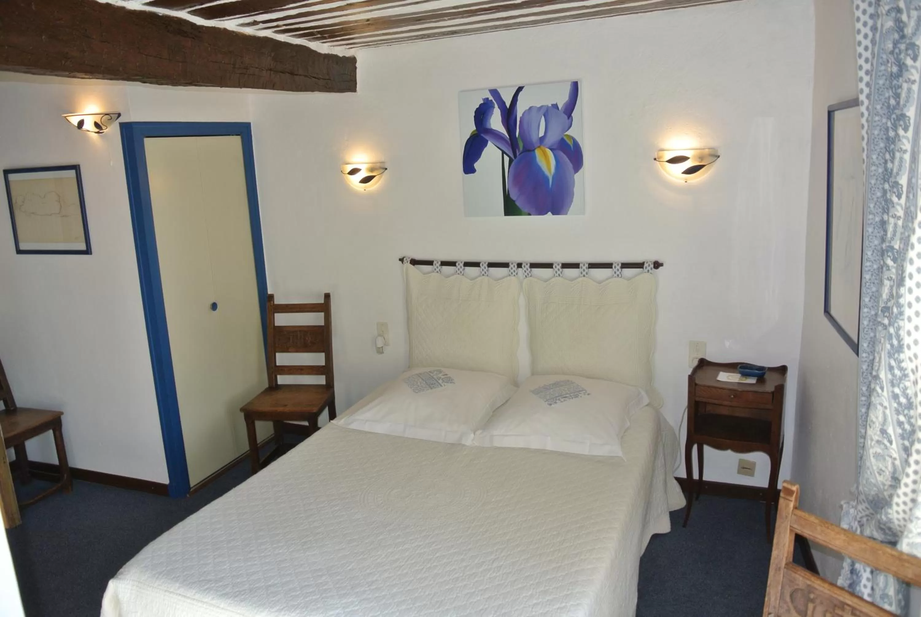 Photo of the whole room, Bed in La Vieille Bastide