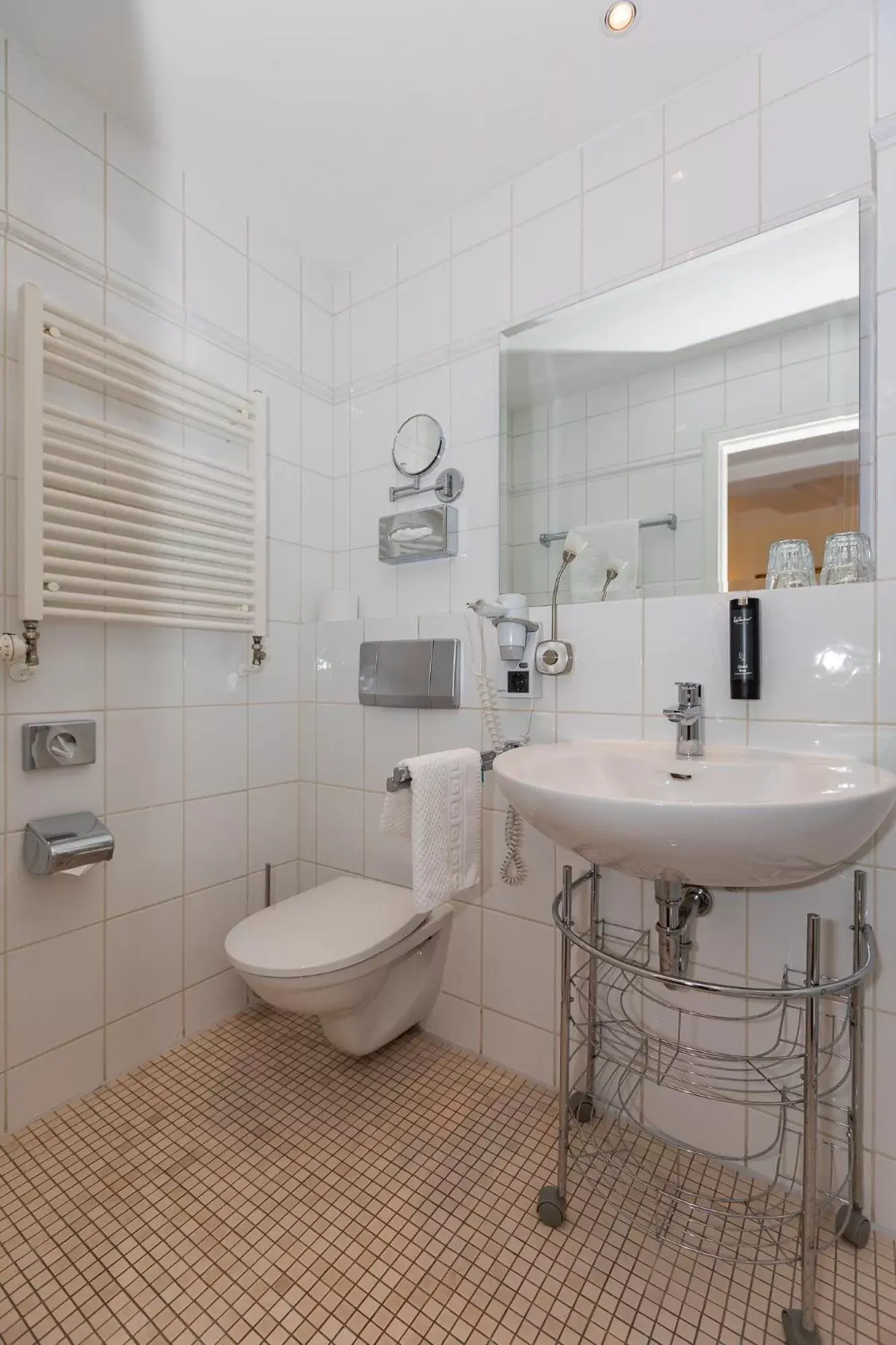 Kleines Doppelzimmer - single occupancy - Französisches Bett (55 in breit) - keine Hunde erlaubt in Hotel Zum Bär Kleines Doppelzimmer - single occupancy - Französisches Bett (55 in breit) - keine Hunde erlaubt in Hotel Zum Bär