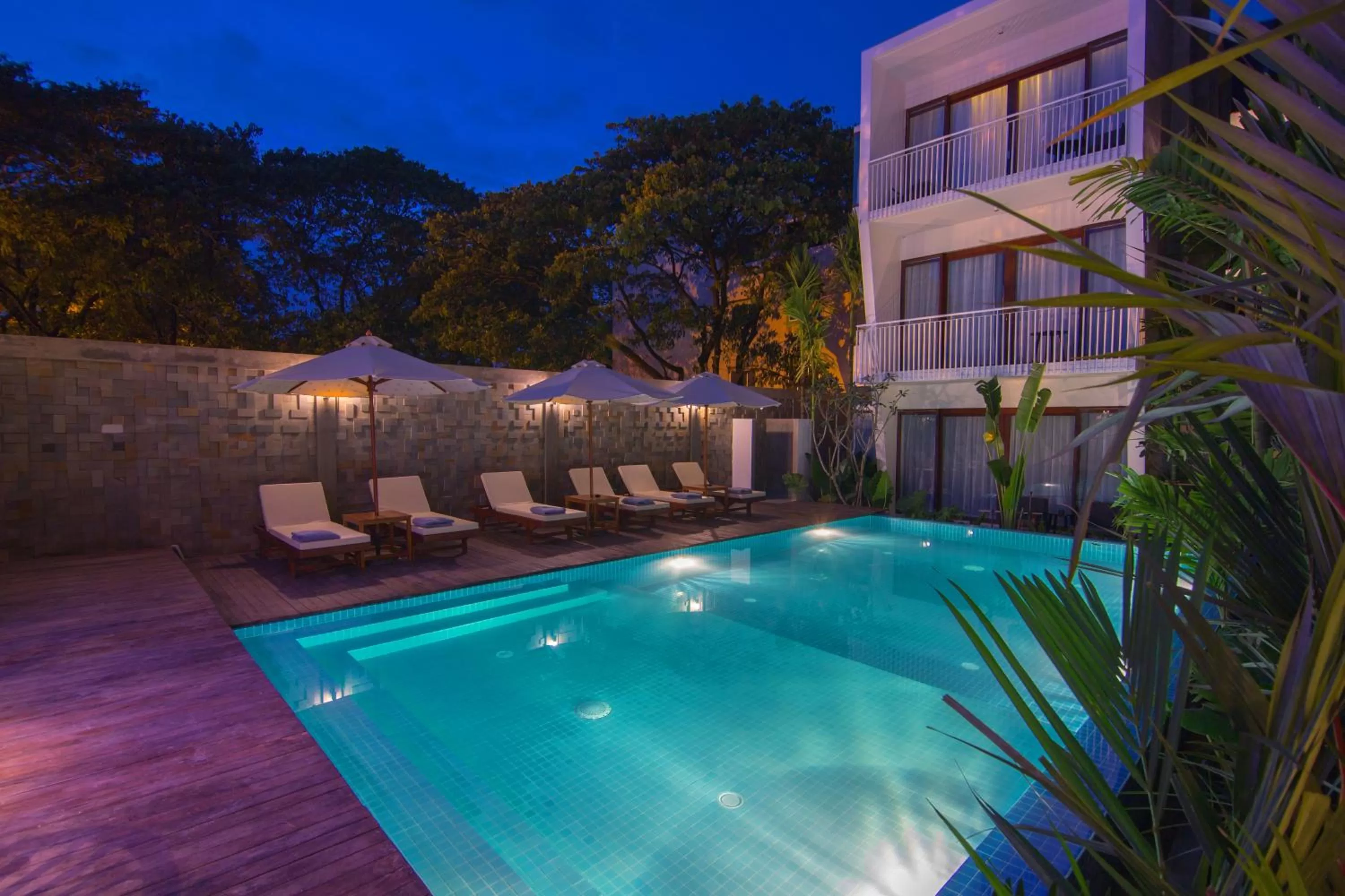 Swimming pool in Apsara Residence Hotel