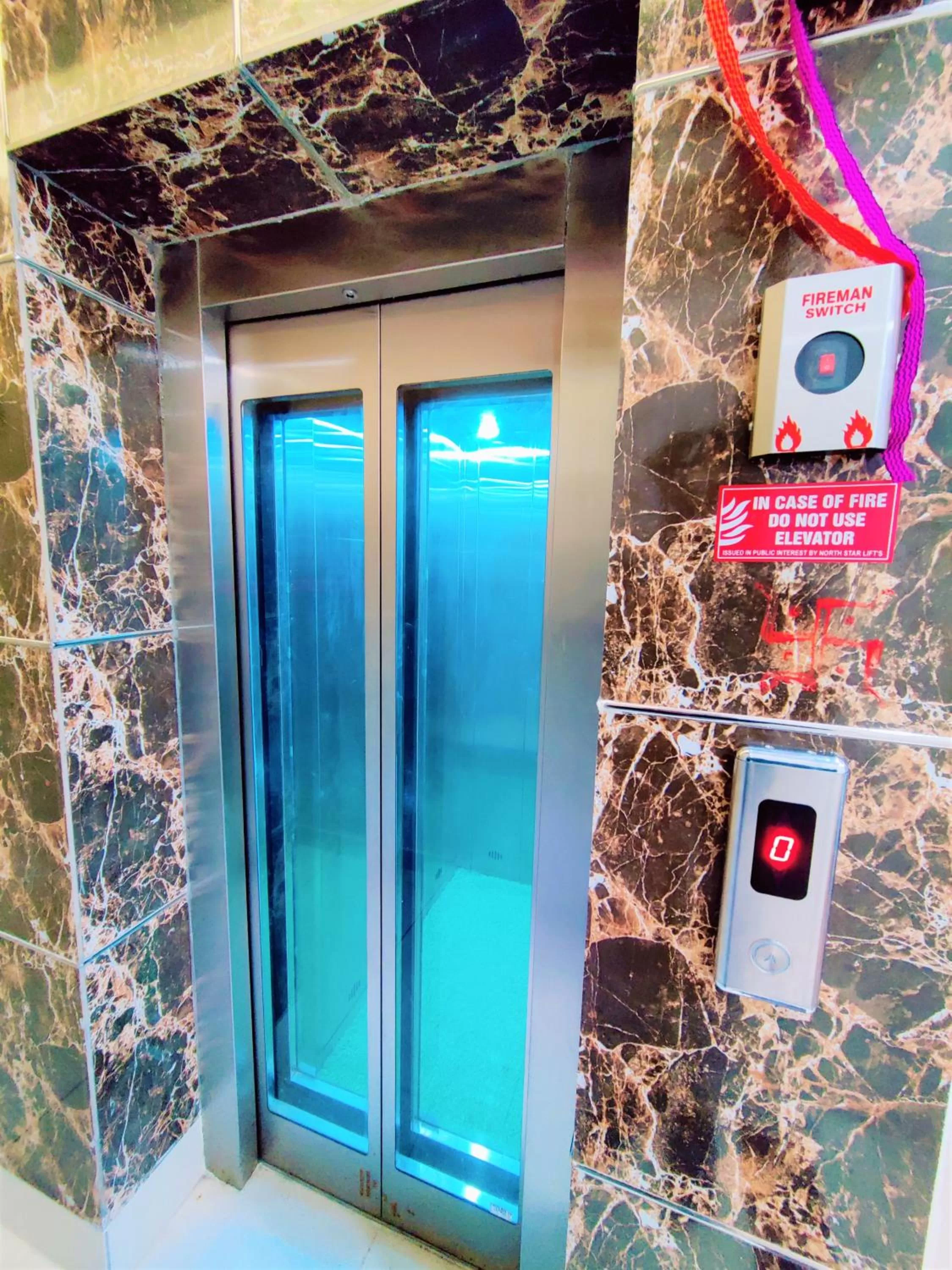 elevator in Perfect Stayz Dwarkesh - Hotel Near Haridwar Railway station