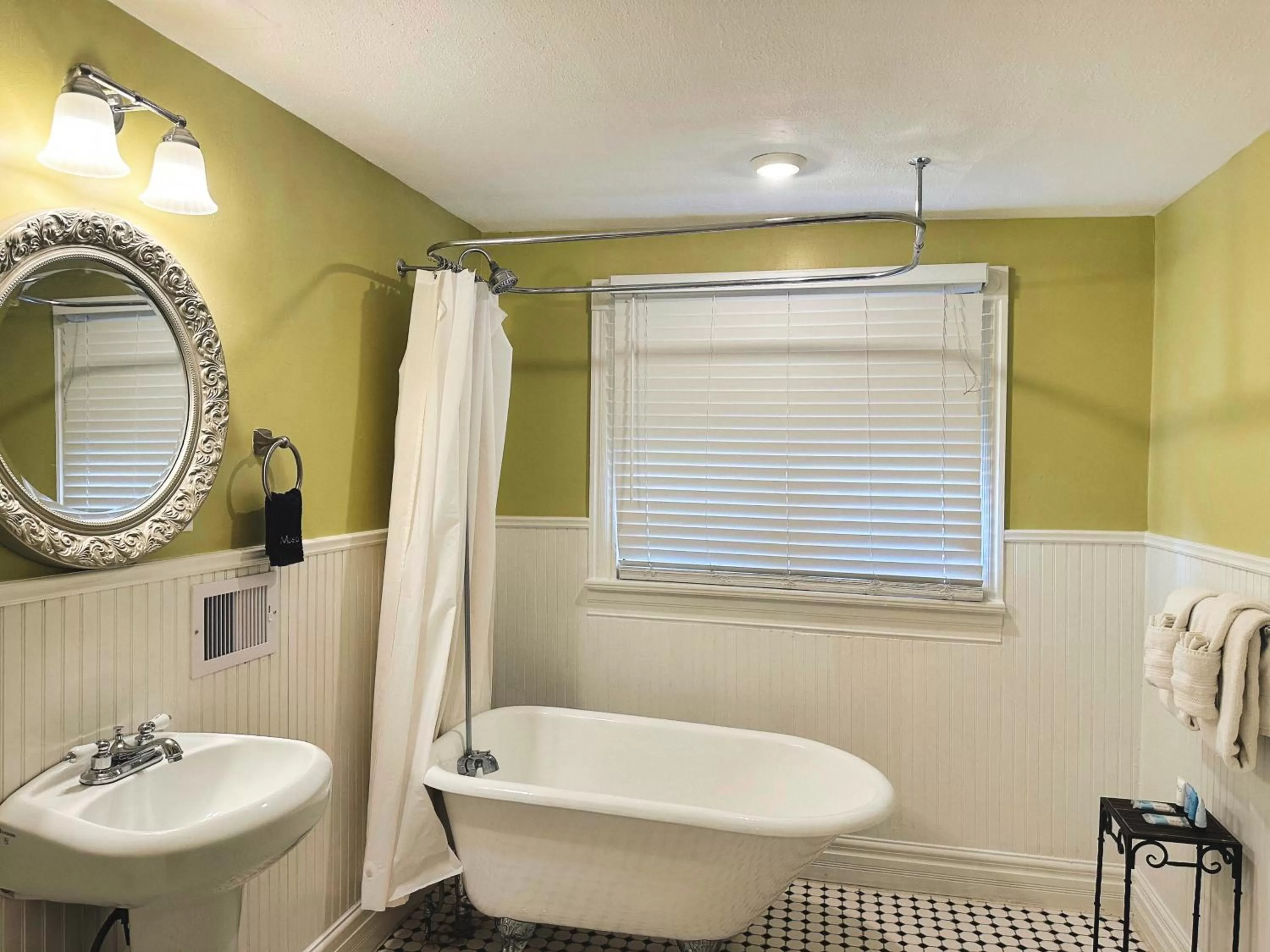 Shower in The Mansion on 17th, formerly Schaefer Haus