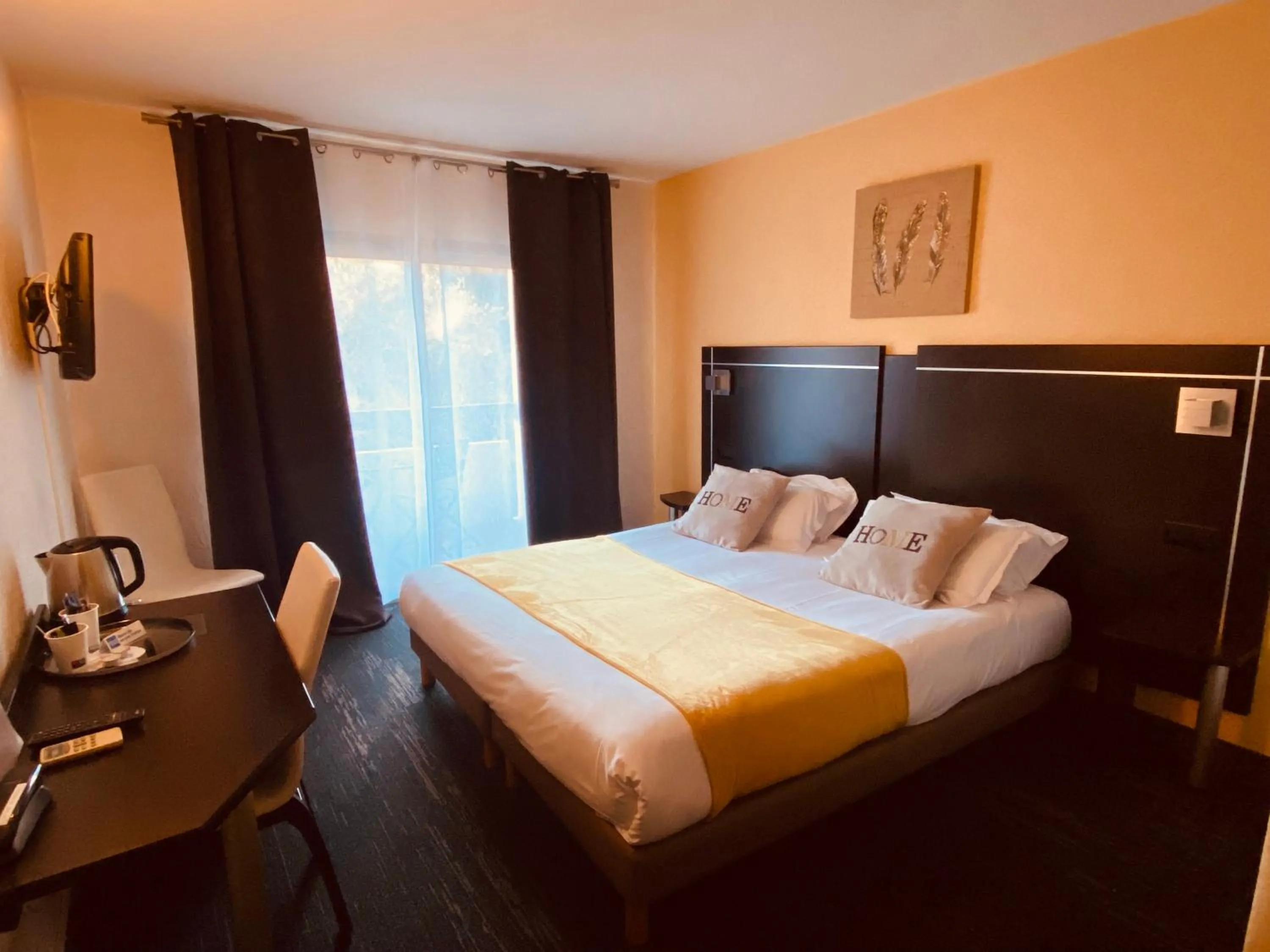 View (from property/room), Bed in Le Floréal