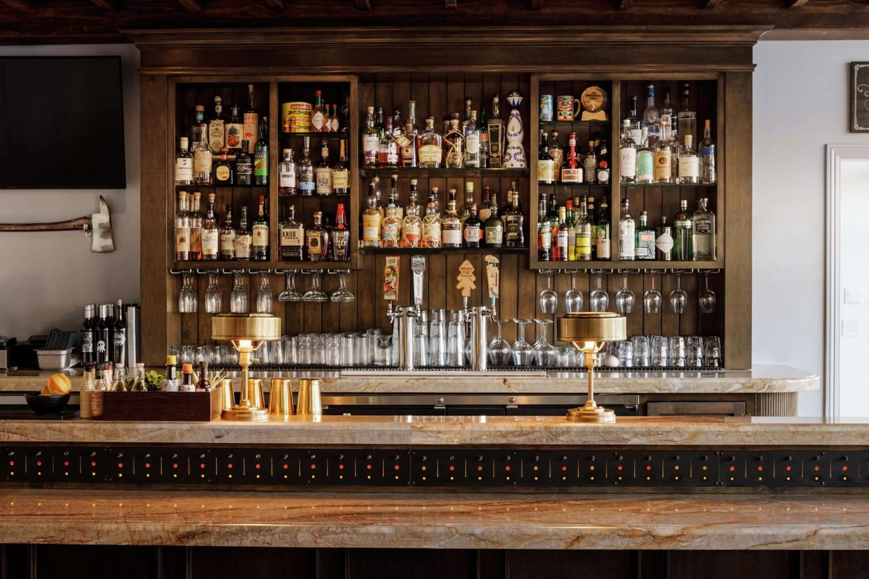 Lounge or bar in The Fin Hotel, Tapestry Collection by Hilton