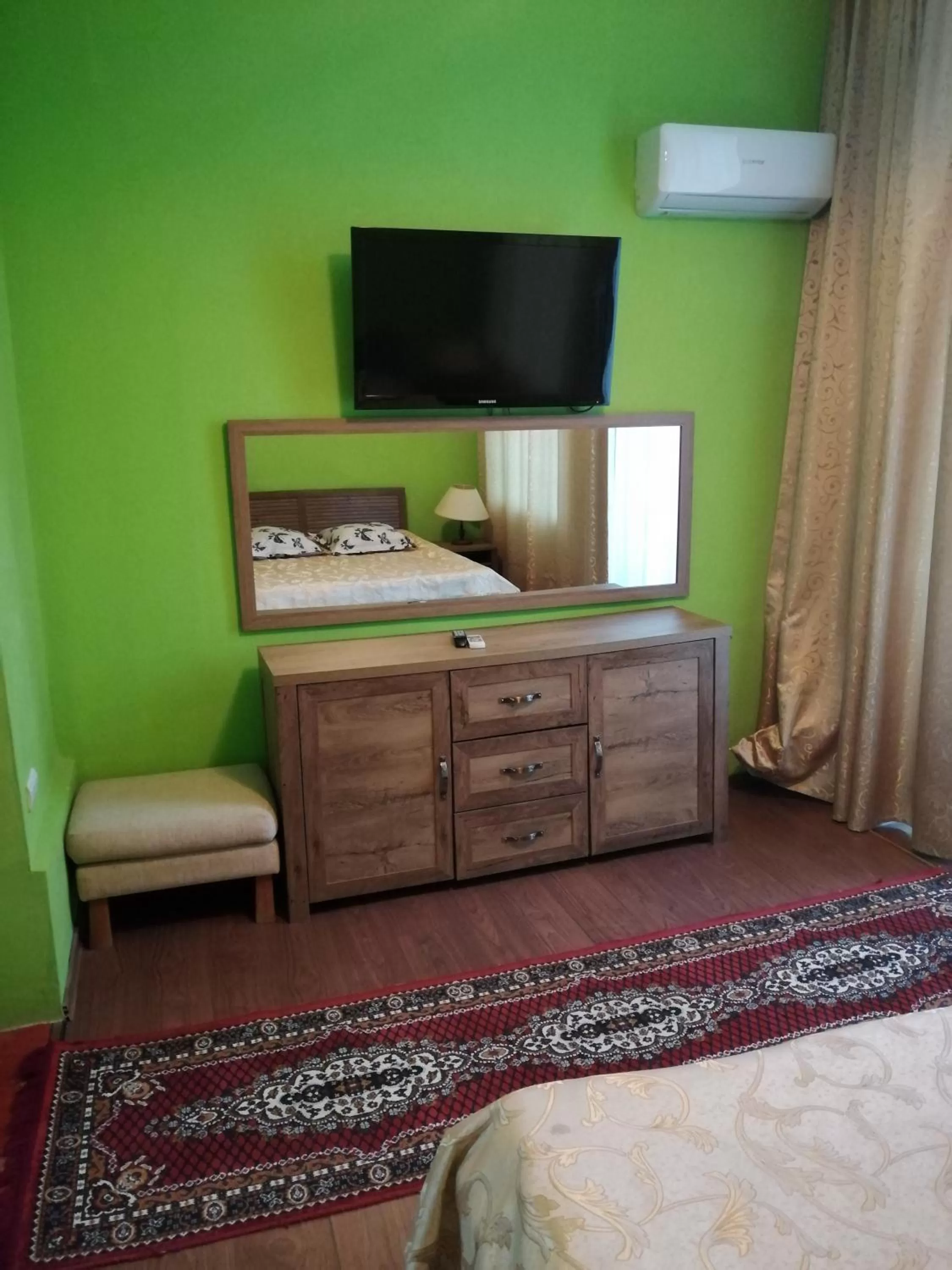 TV/Entertainment Center in Hotel Rares