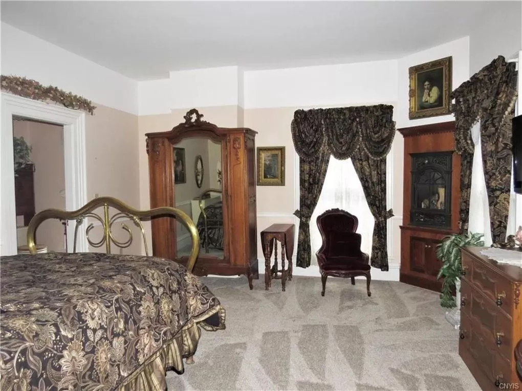 Raindrops On Roses Bed & Breakfast