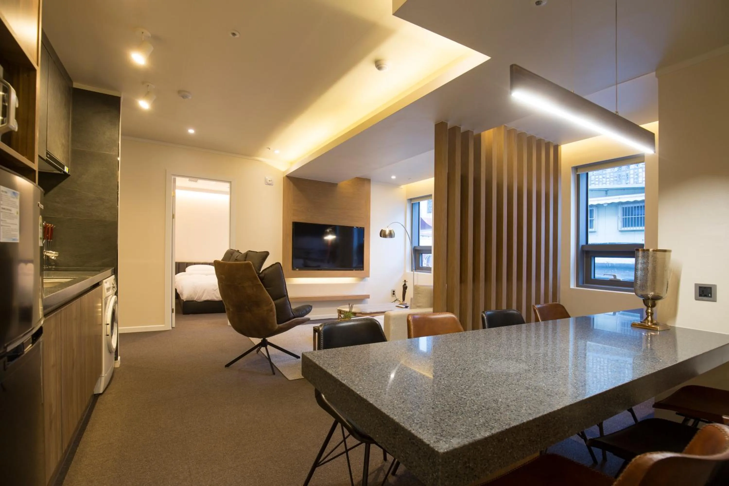 Dining Area in UH Suite The Jongno