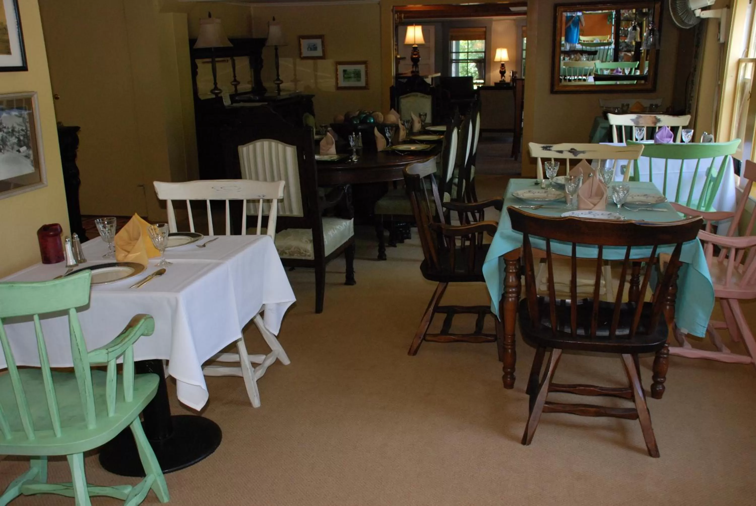 Dining area in Follansbee Inn