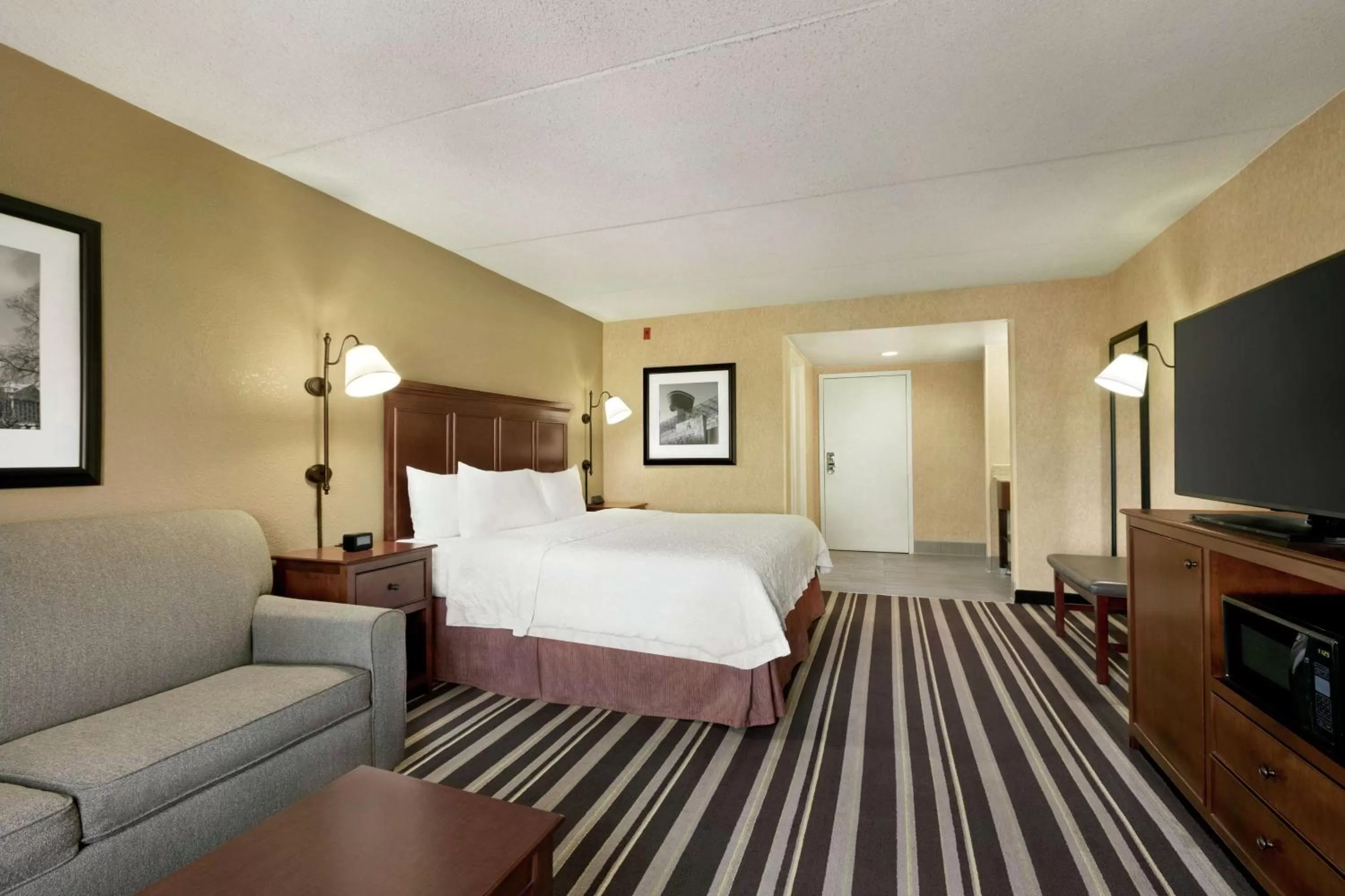 Bedroom, Bed in Hampton Inn Washington-Dulles International Airport South