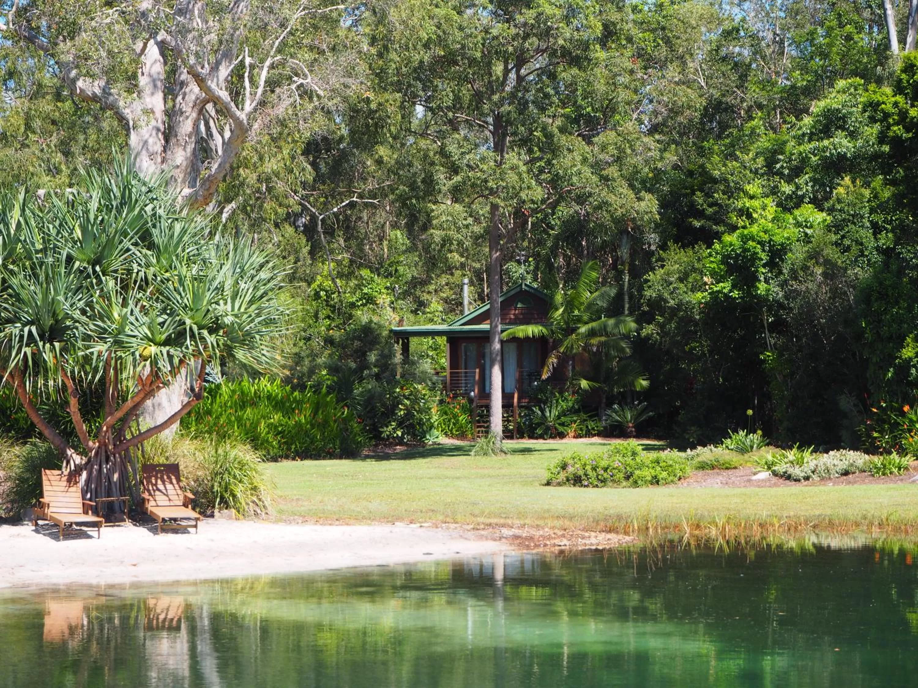Garden in Lake Weyba Cottages Noosa