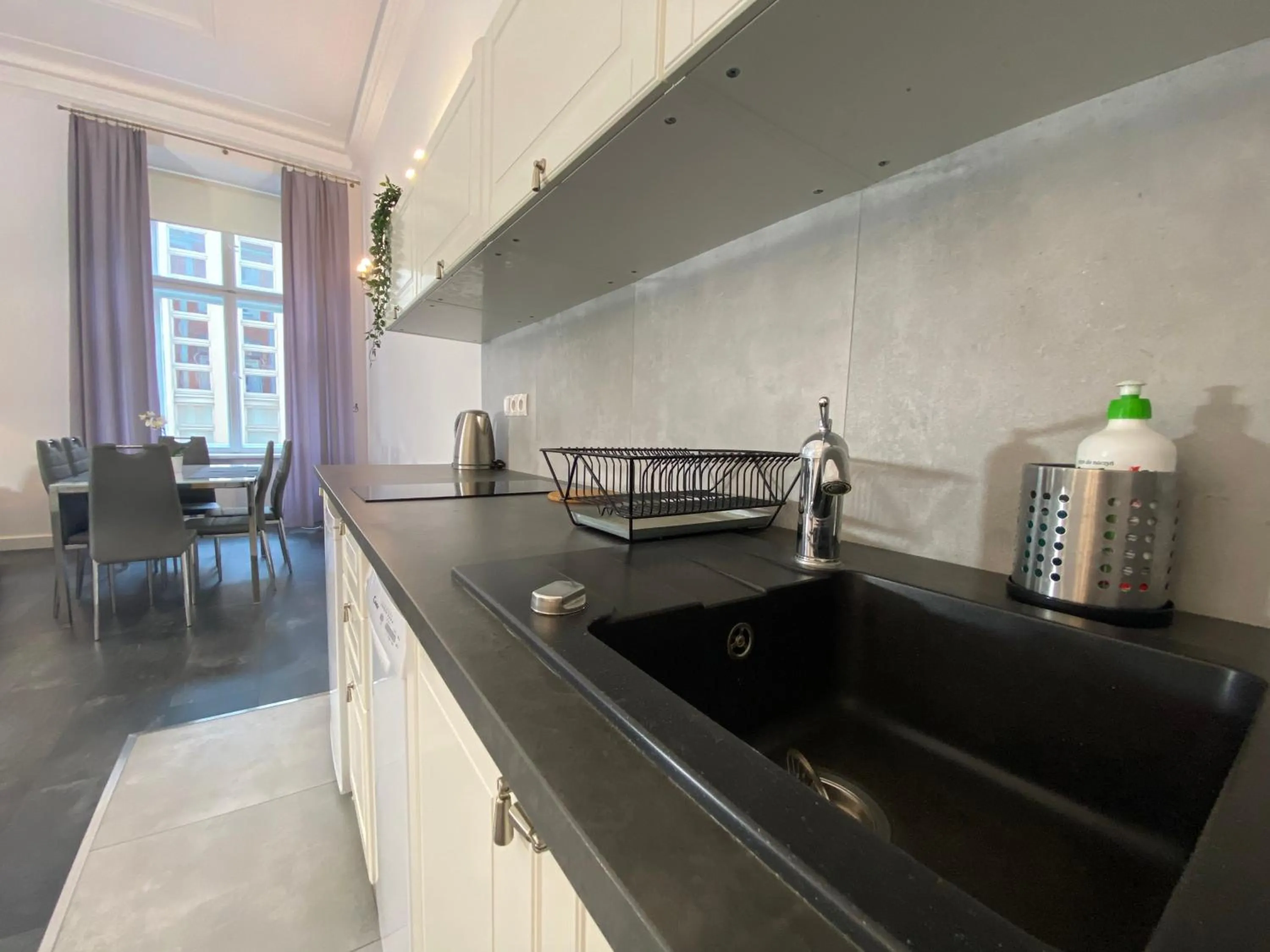 Kitchen or kitchenette in P&J Apartments Floriańska